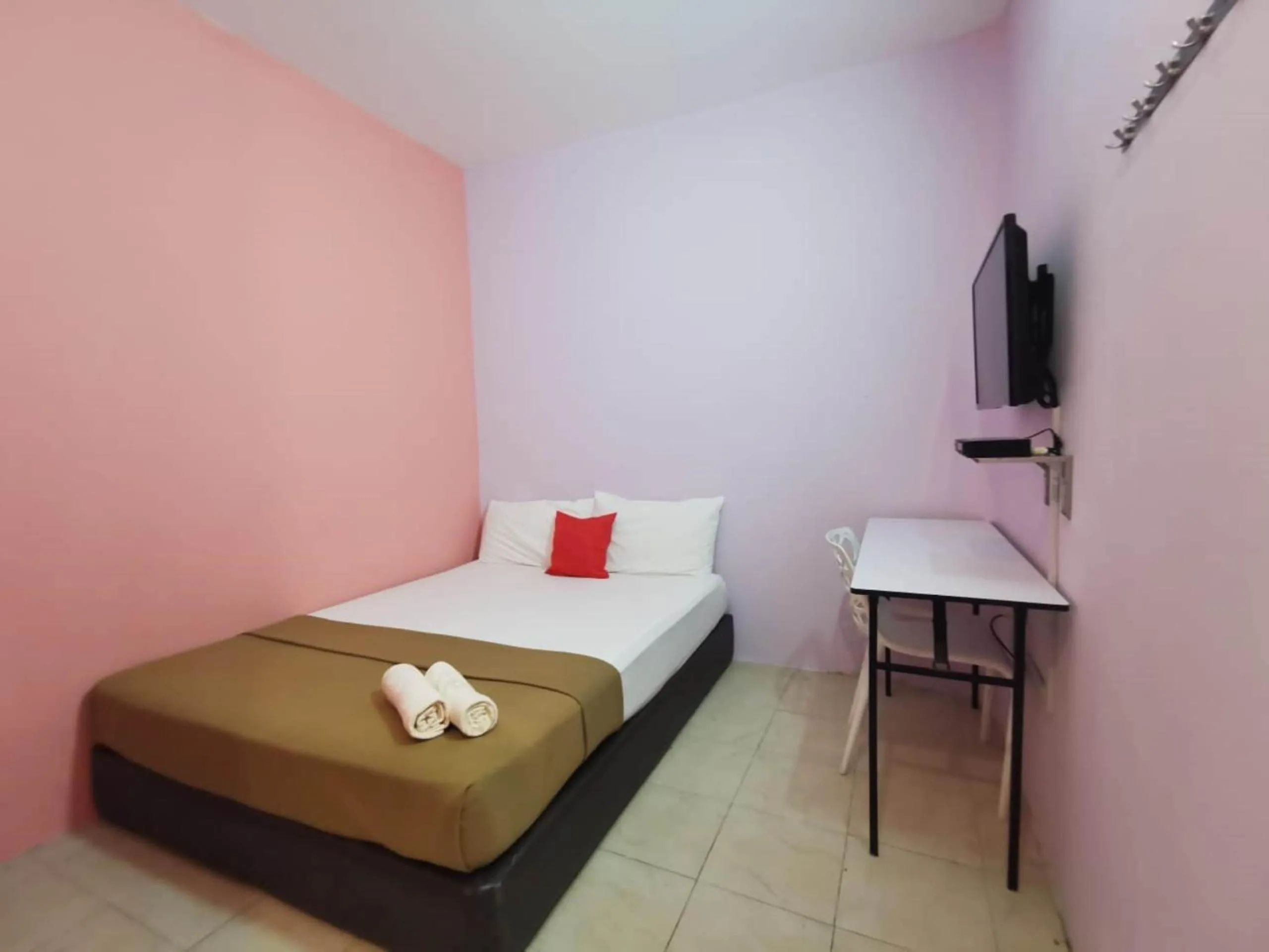 Bedroom, Bed in Hotel O My Seven Days Inn