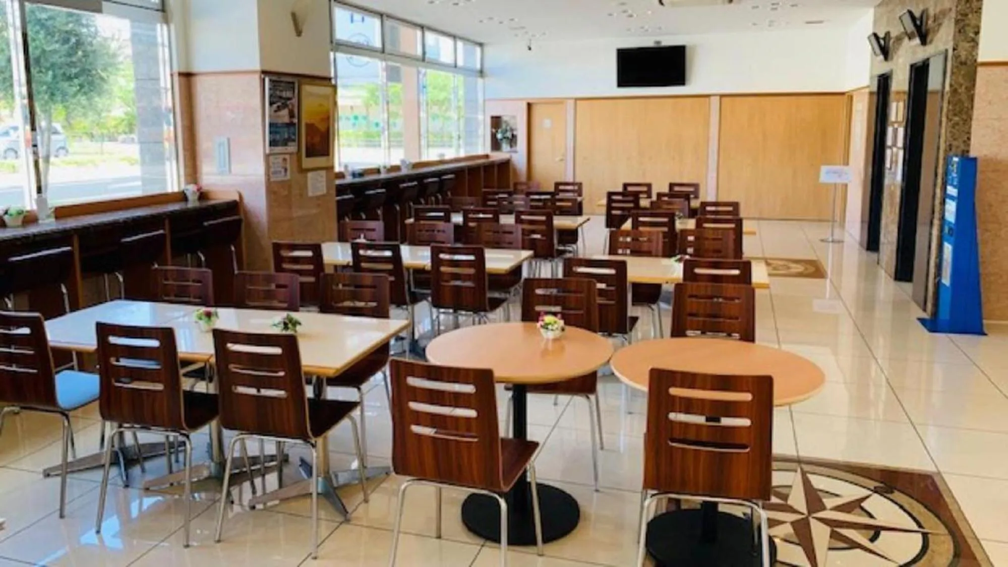 Lounge or bar in Toyoko Inn Aioi eki Shinkansen guchi