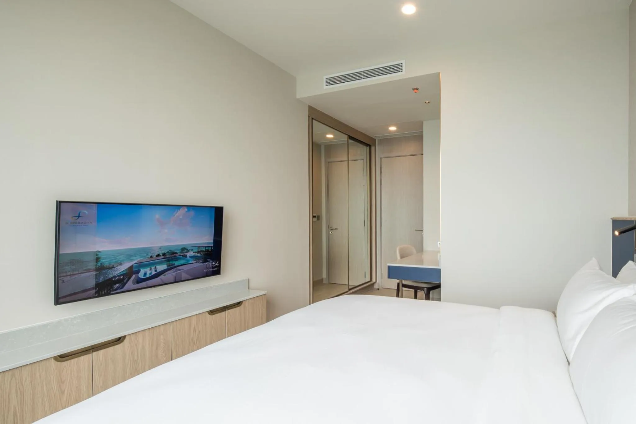 Bedroom, Bed in S Sriracha Hotel & Residence