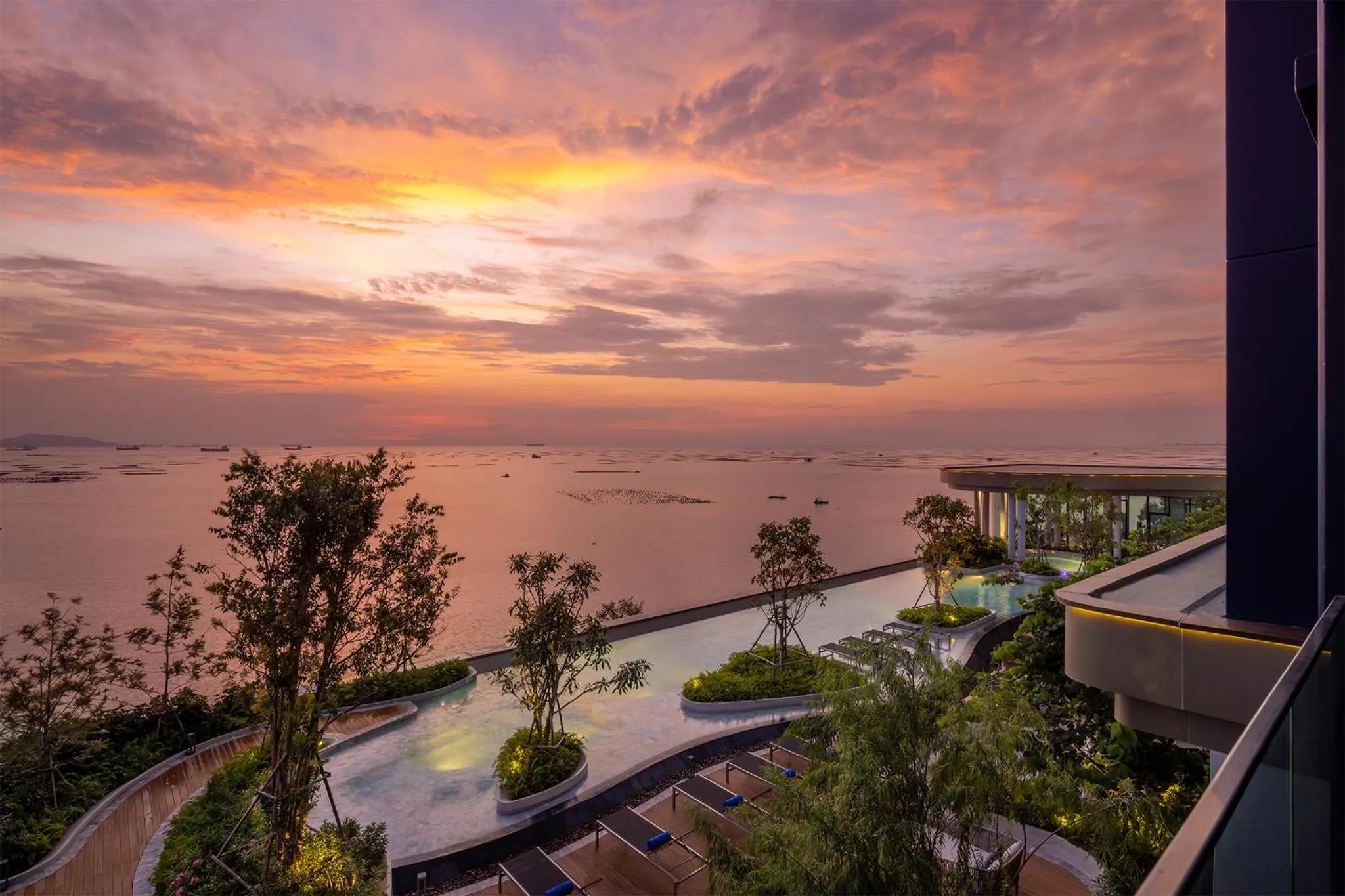 Sunset in S Sriracha Hotel & Residence