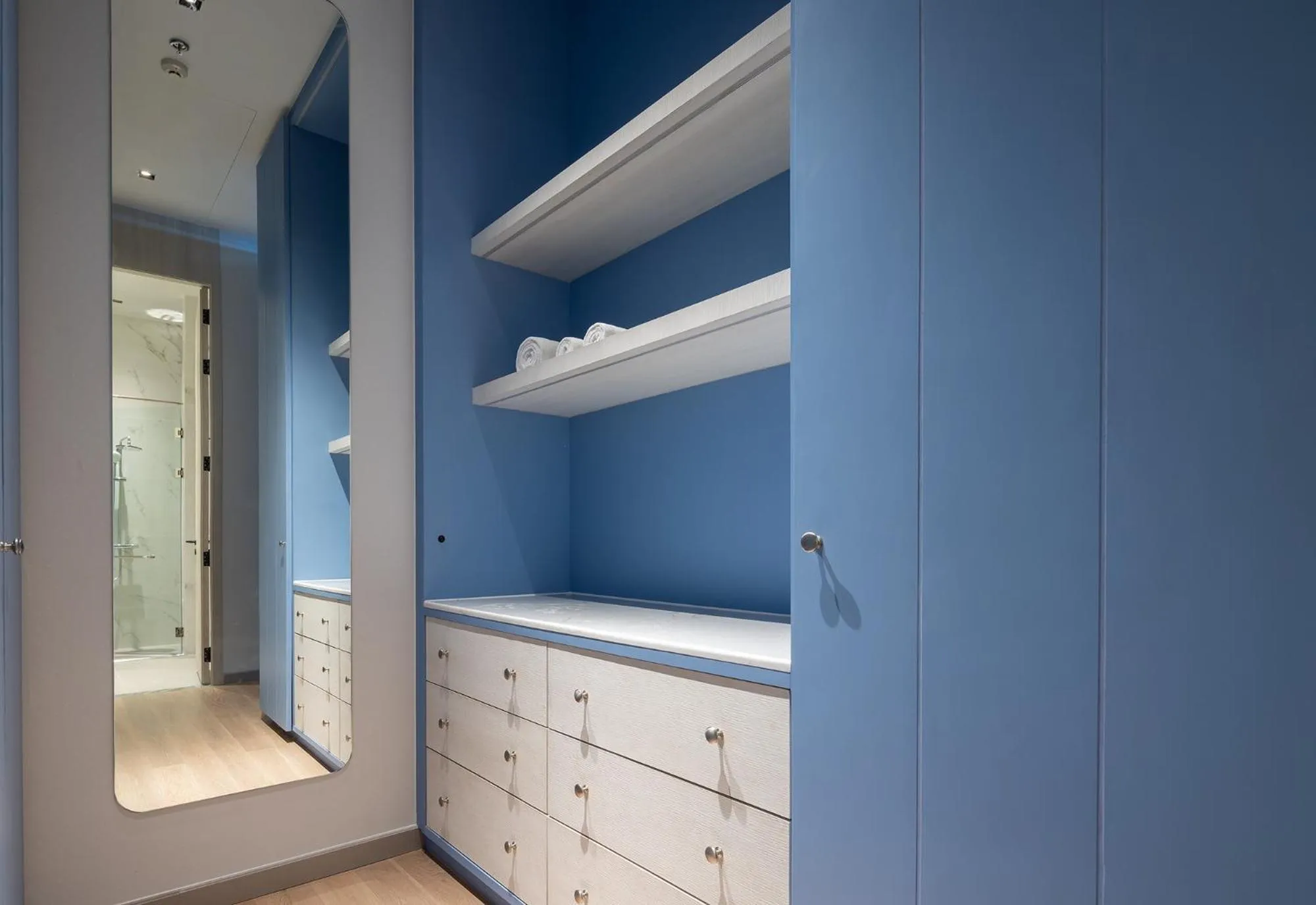 wardrobe in S Sriracha Hotel & Residence