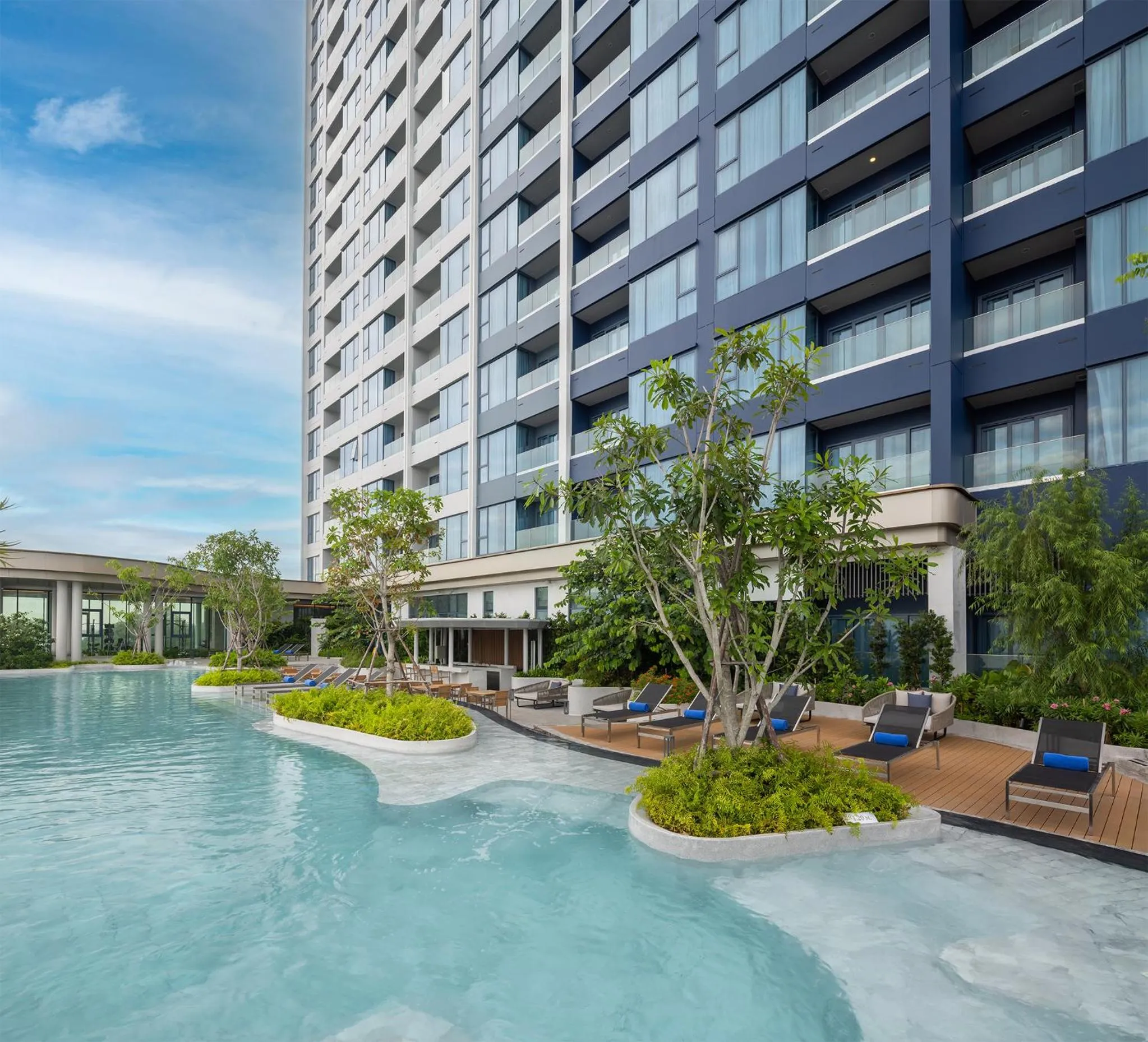 Swimming pool in S Sriracha Hotel & Residence