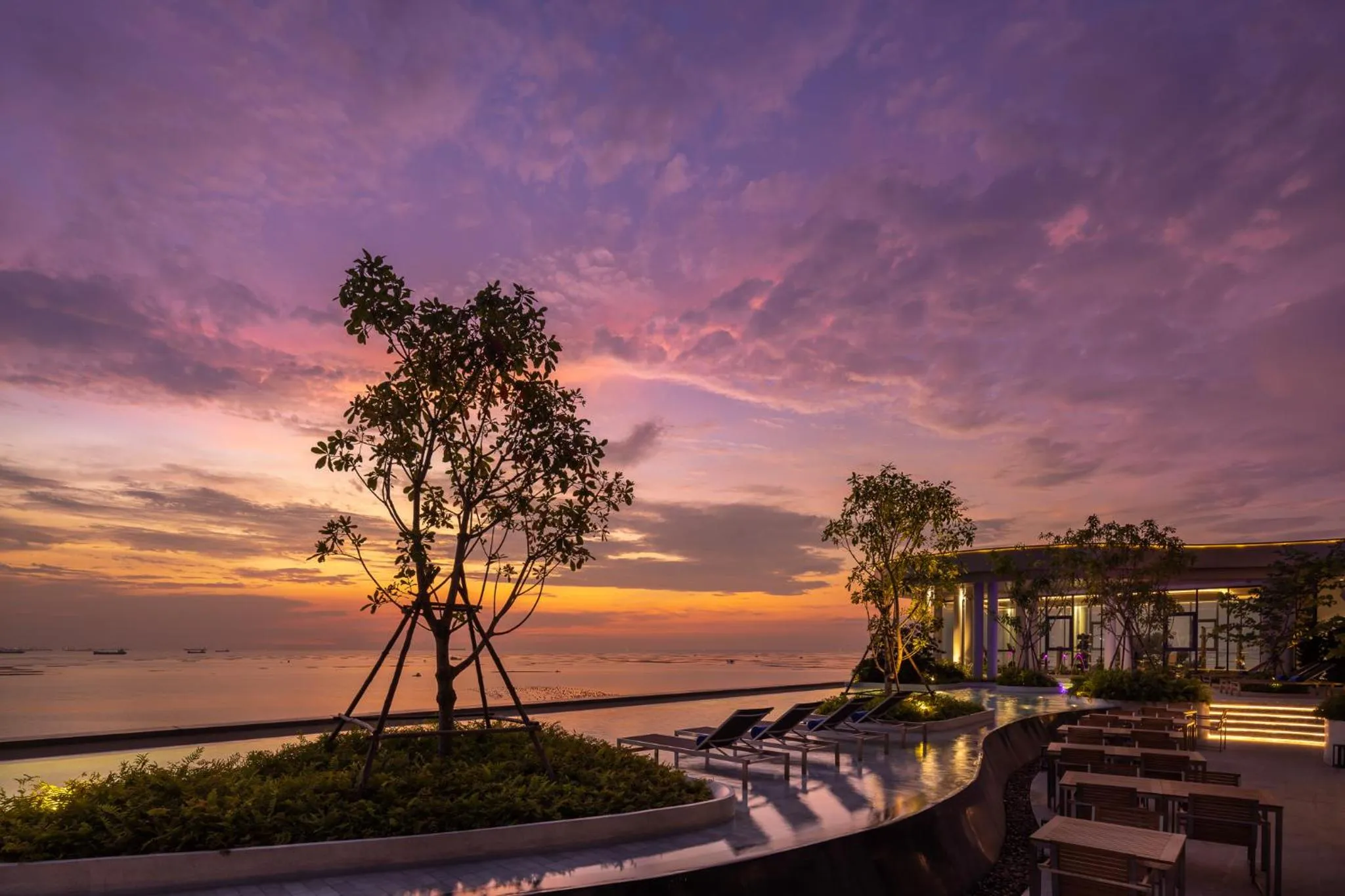 Sea view in S Sriracha Hotel & Residence