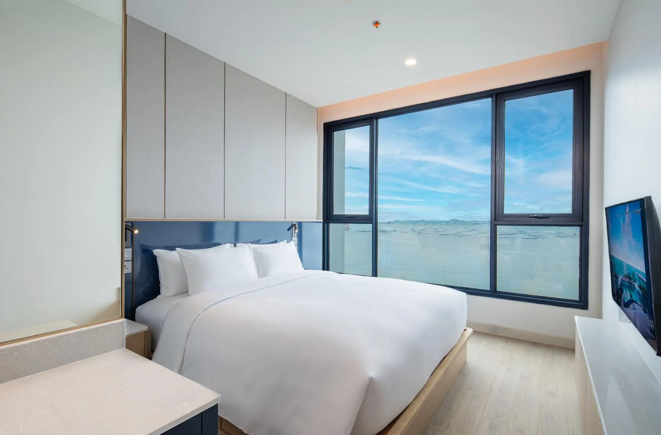 Bedroom, Bed in S Sriracha Hotel & Residence