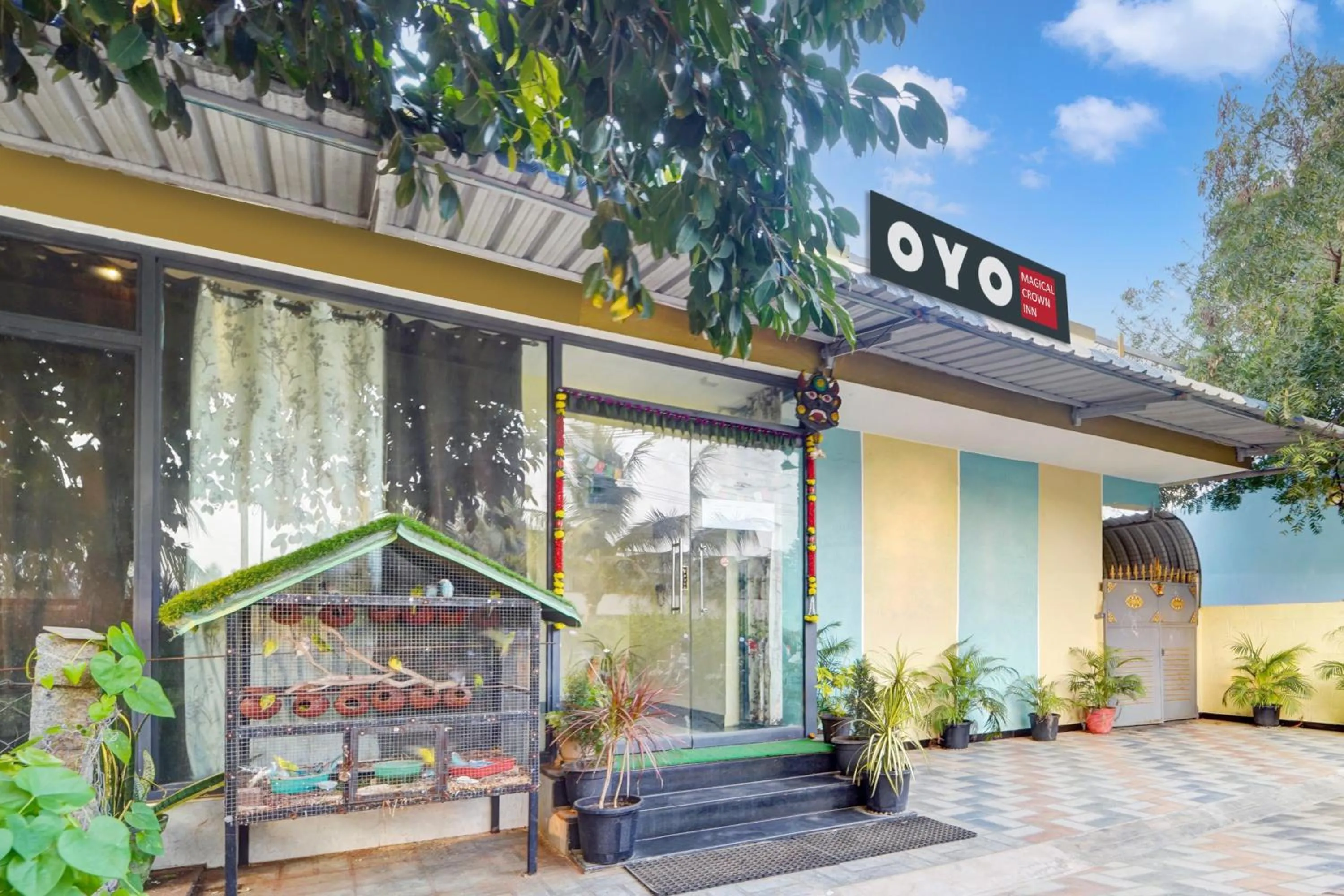 Facade/entrance in Hotel O Magical Crown Inn