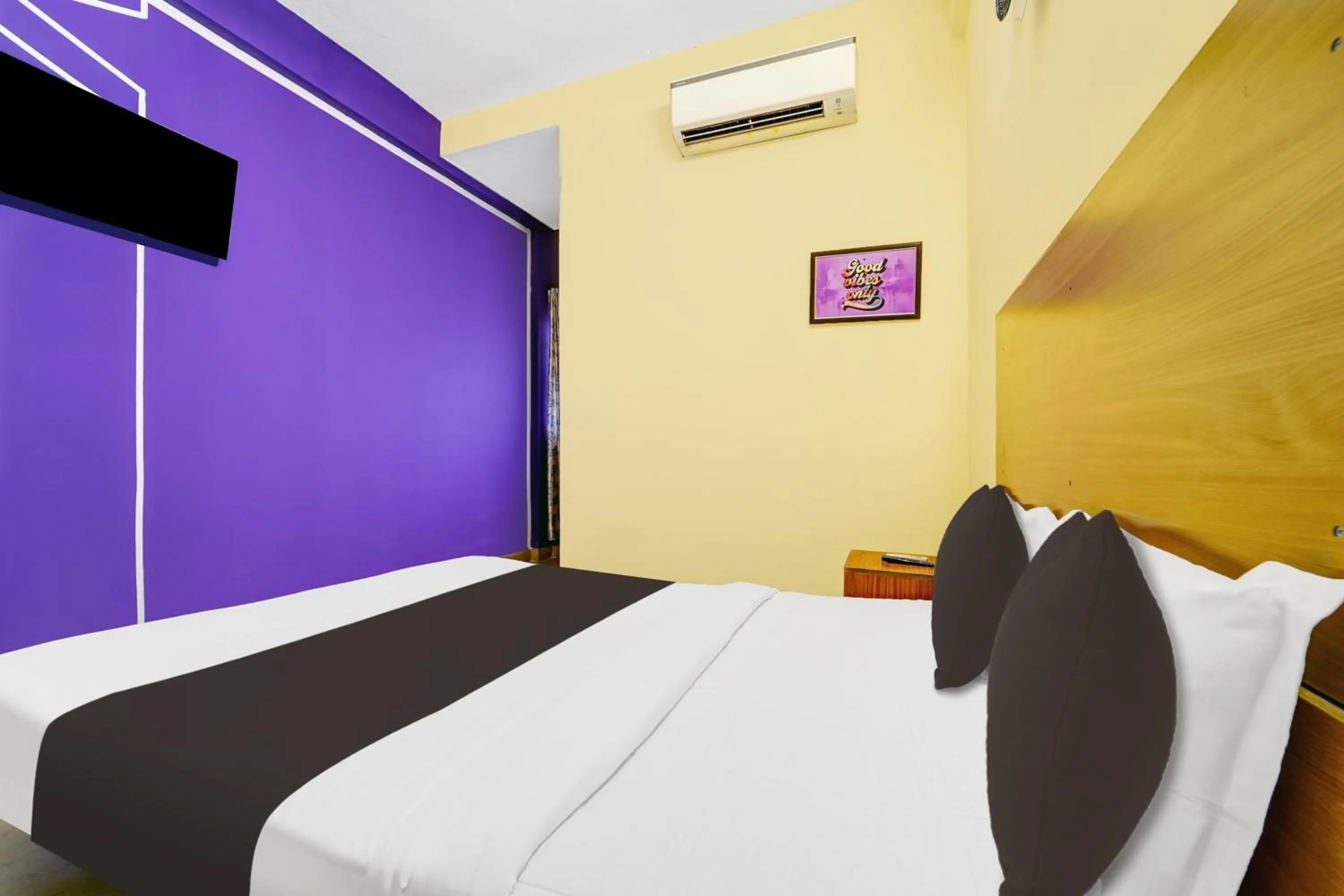 Bedroom in Hotel O Magical Crown Inn