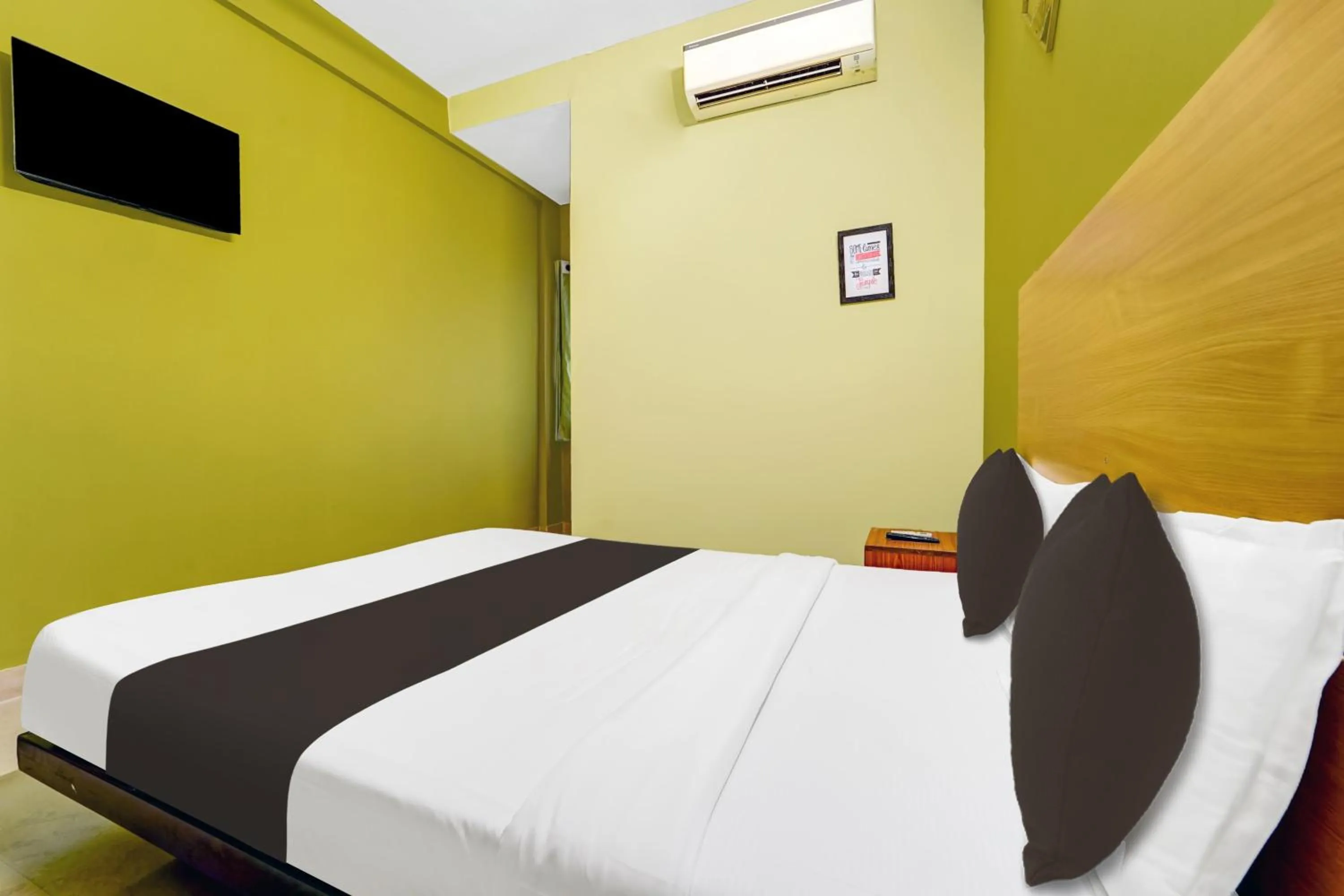 Bedroom in Hotel O Magical Crown Inn