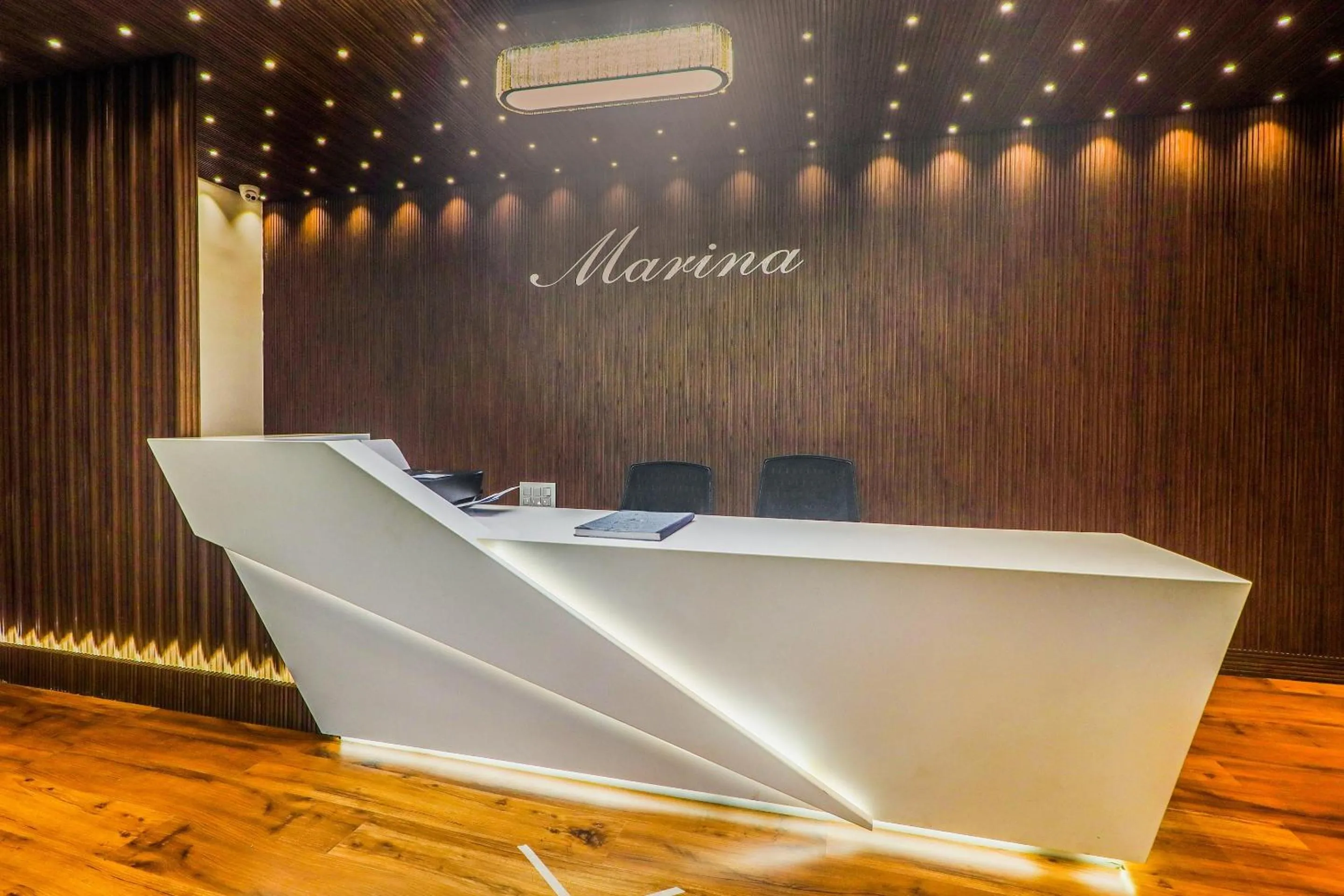 Lobby or reception in Super Townhouse Marina