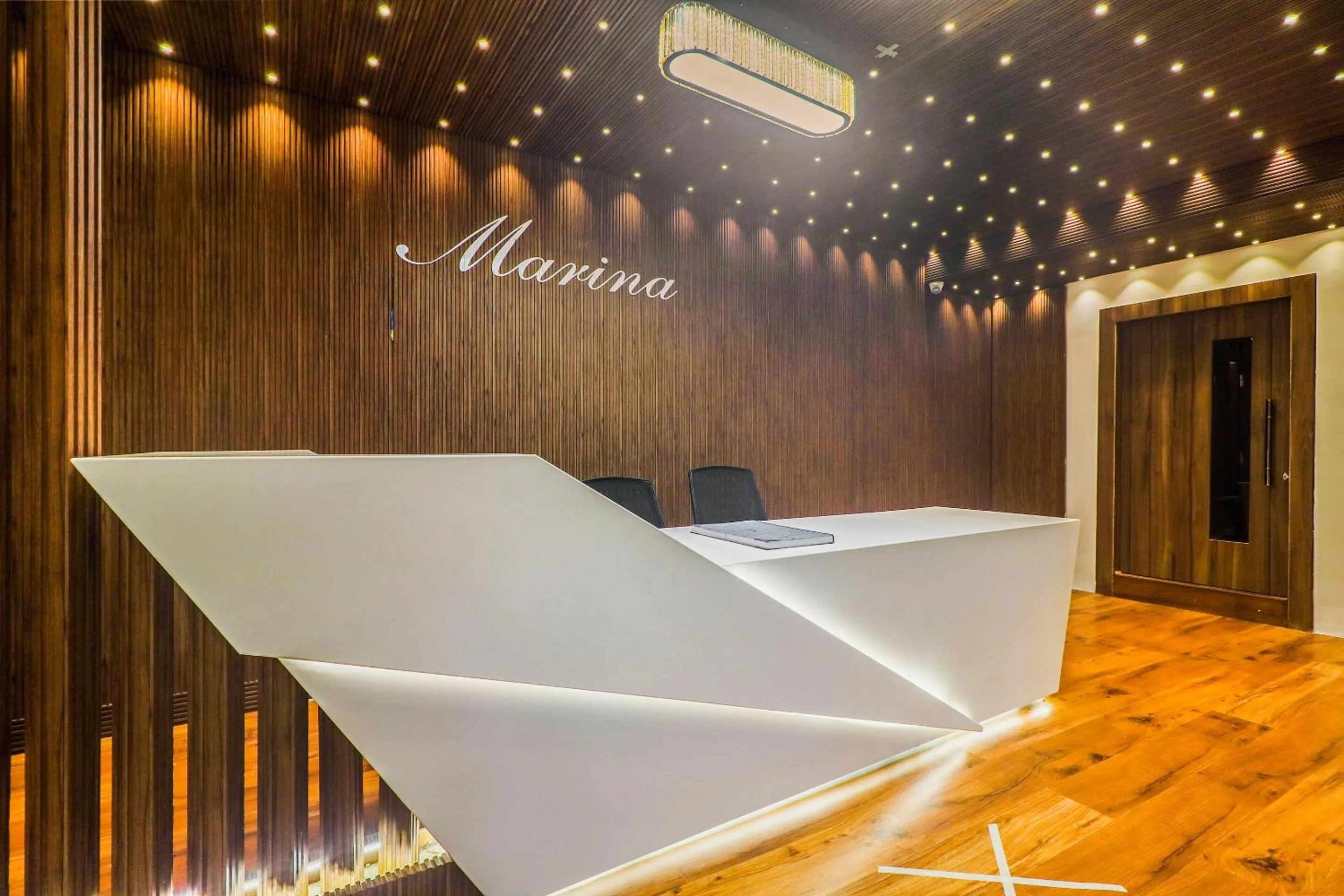 Lobby or reception in Super Townhouse Marina