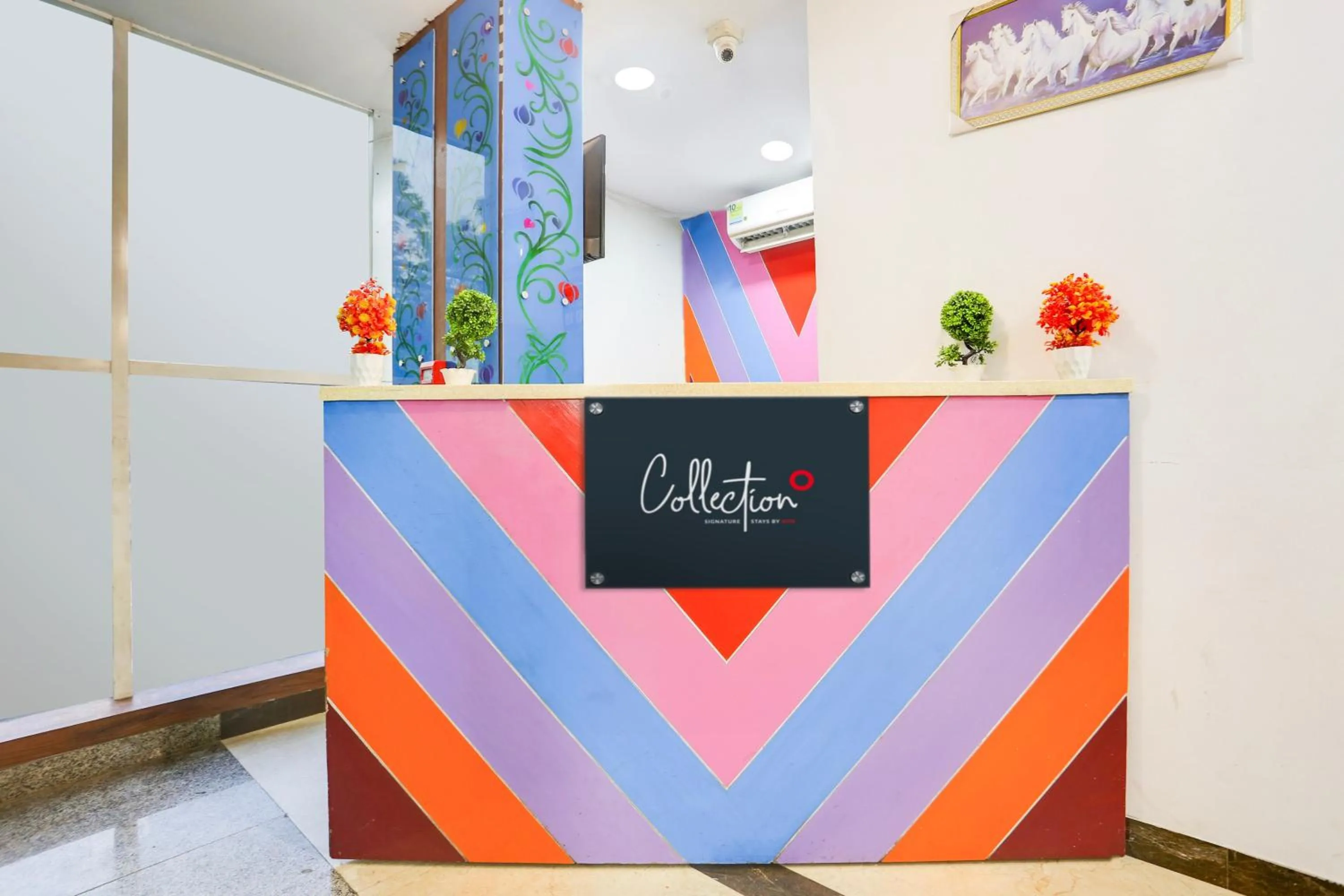 Lobby or reception in Collection O Golden Key Near TDI Mall