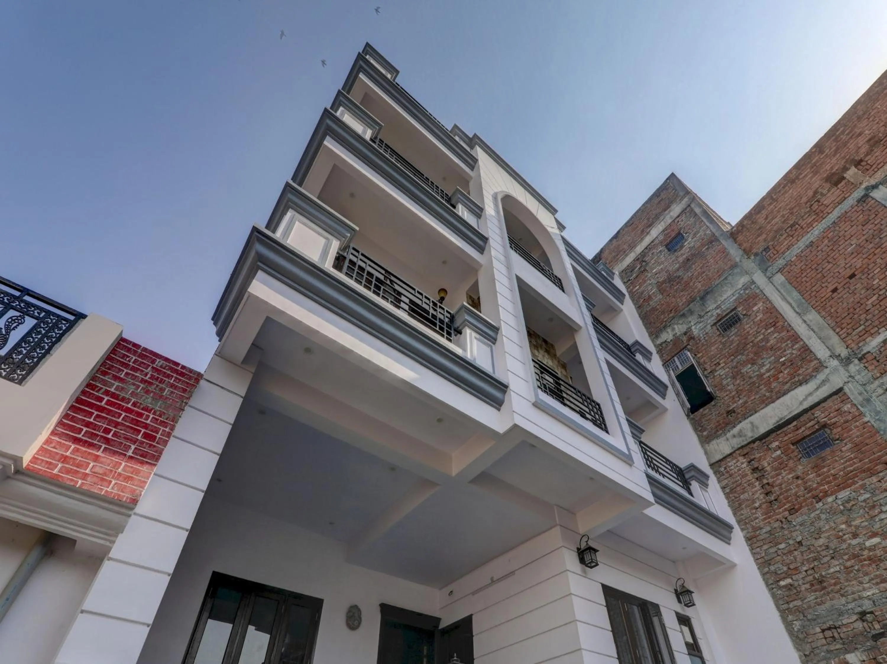 Facade/entrance in Hotel O The Lemongrass