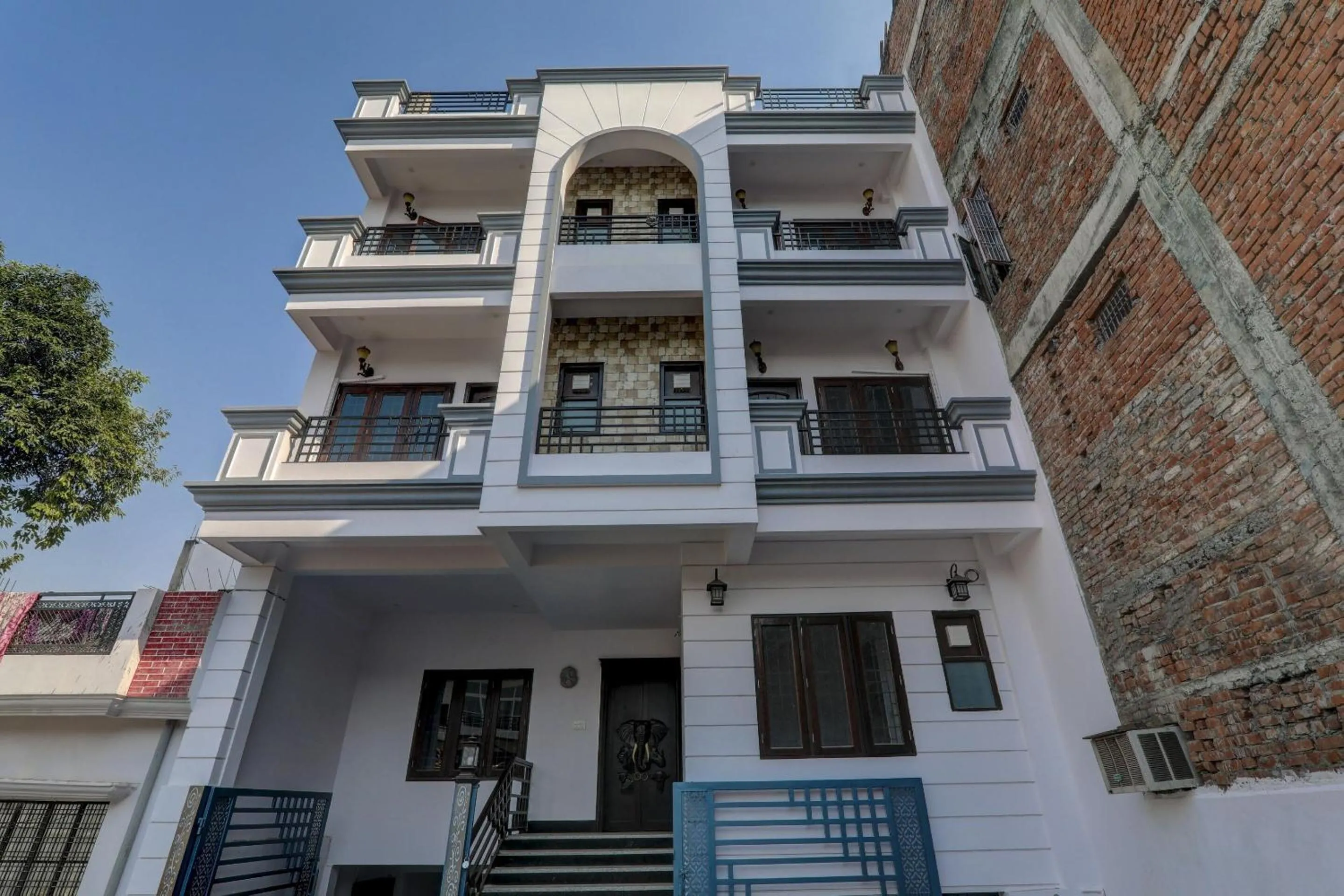 Facade/entrance in Hotel O The Lemongrass