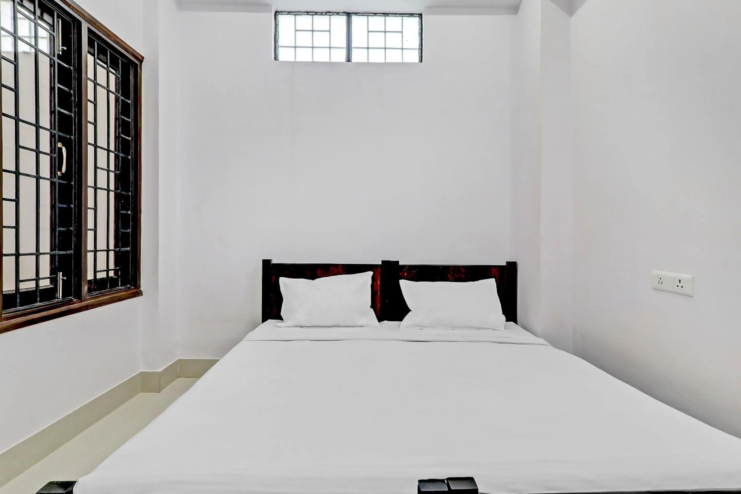 Bedroom, Bed in Hotel O The Lemongrass