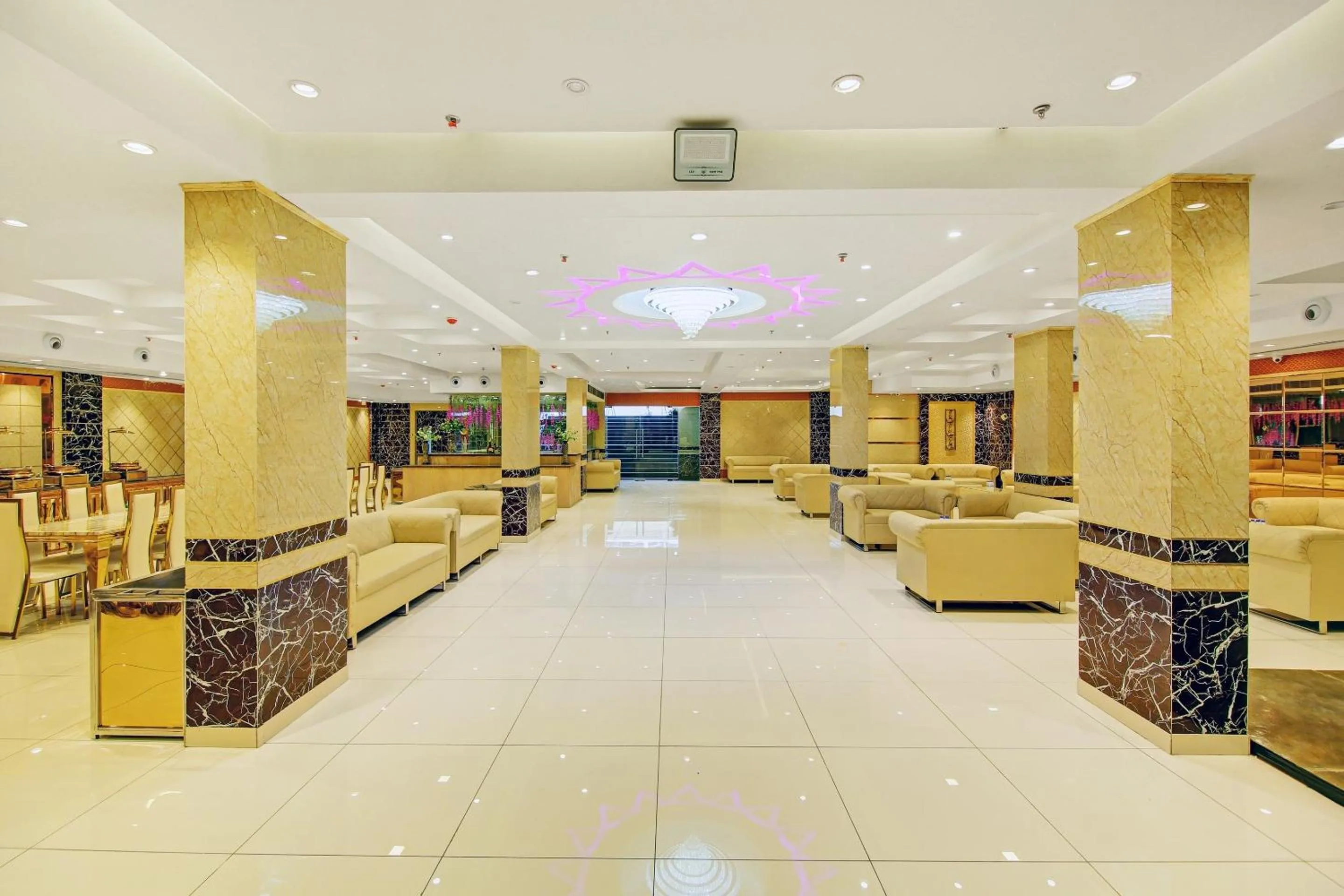 Lobby or reception in Hotel O Kinsfolk Inn