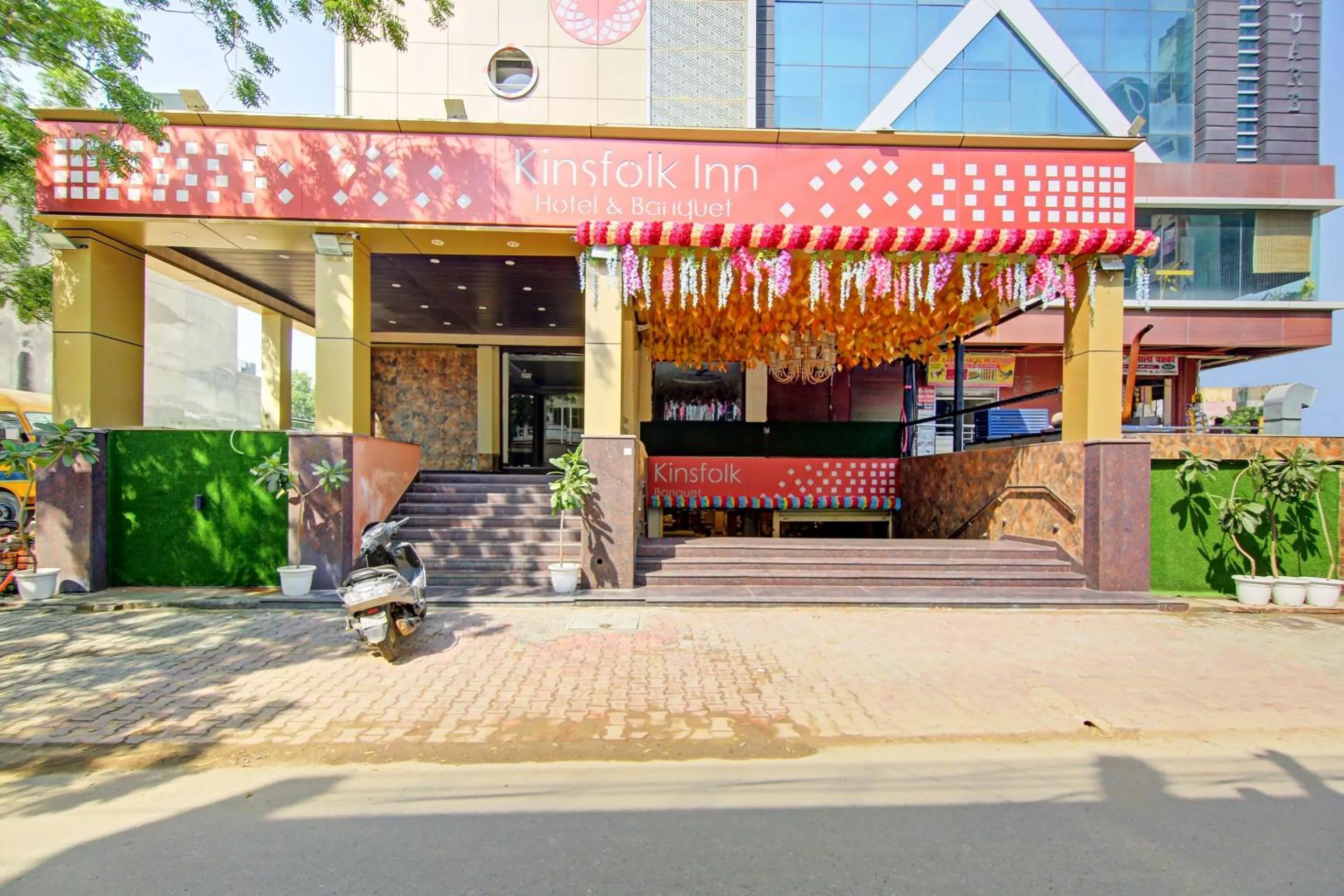 Facade/entrance in Hotel O Kinsfolk Inn