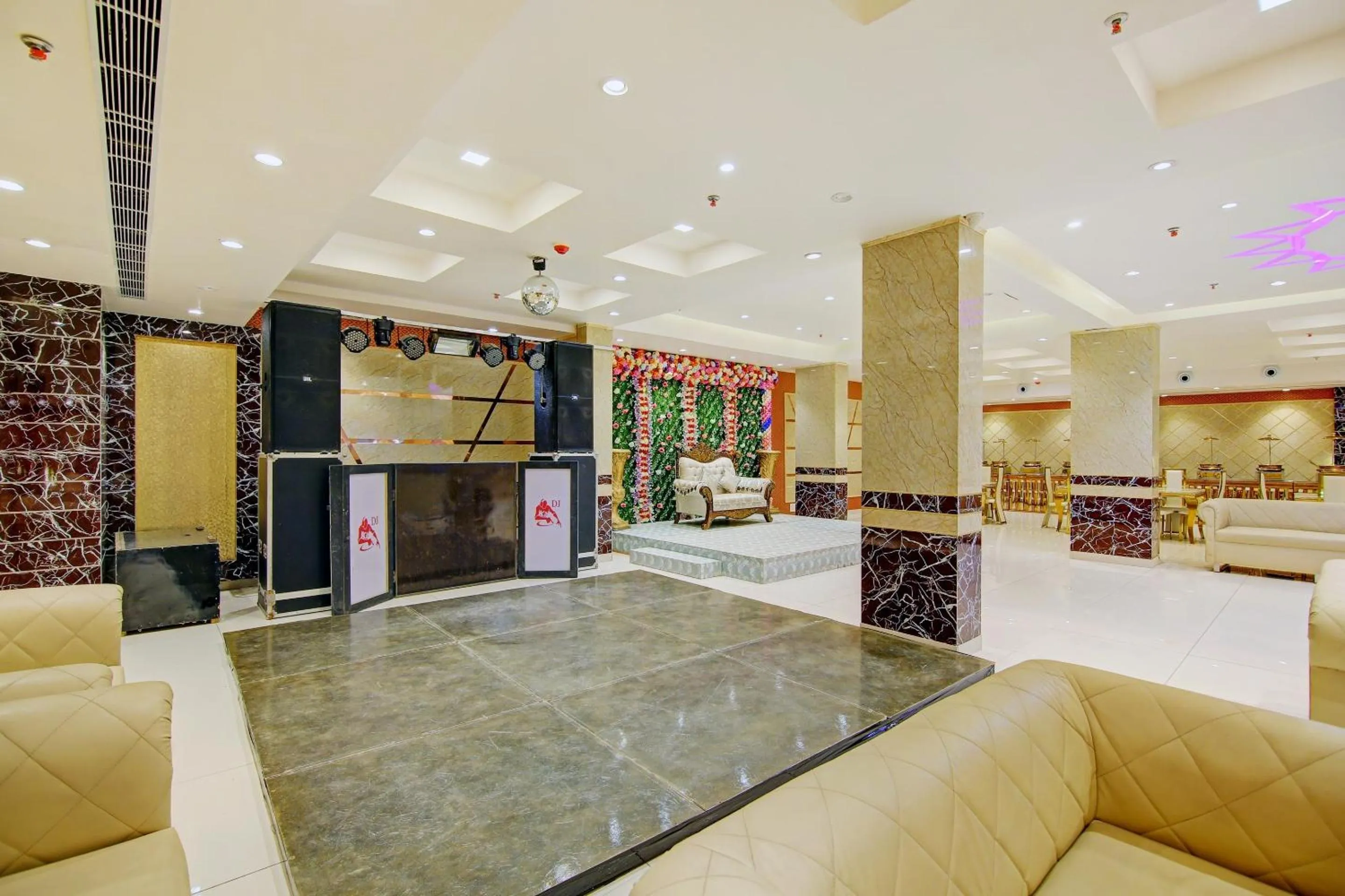 Lobby or reception in Hotel O Kinsfolk Inn