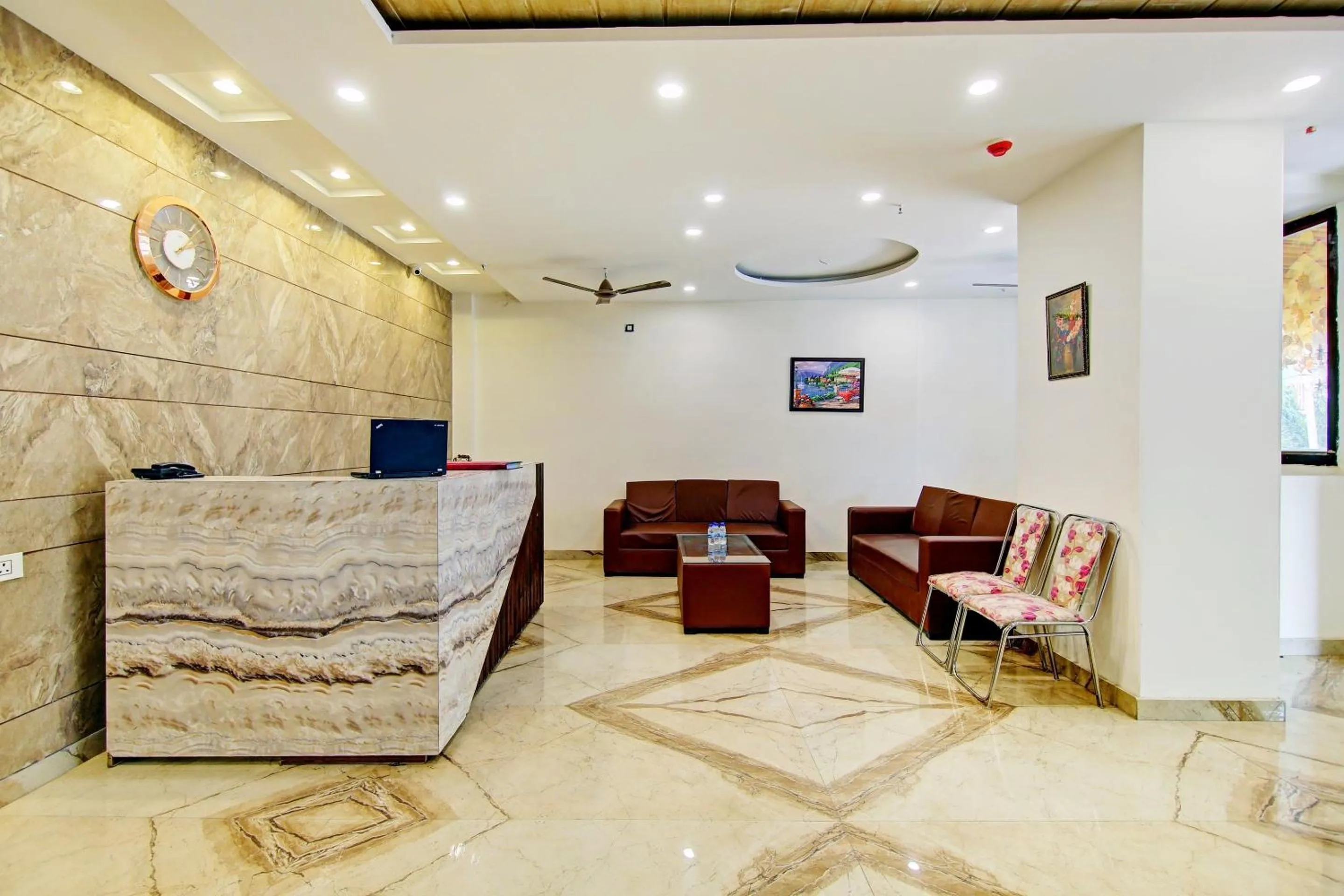 Lobby or reception in Hotel O Kinsfolk Inn