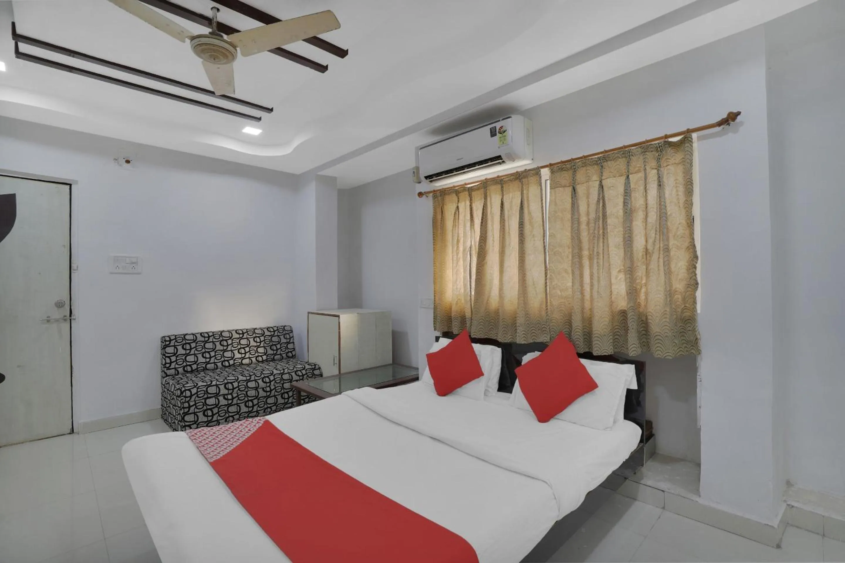 Bedroom, Bed in Hotel O Rudra Palace