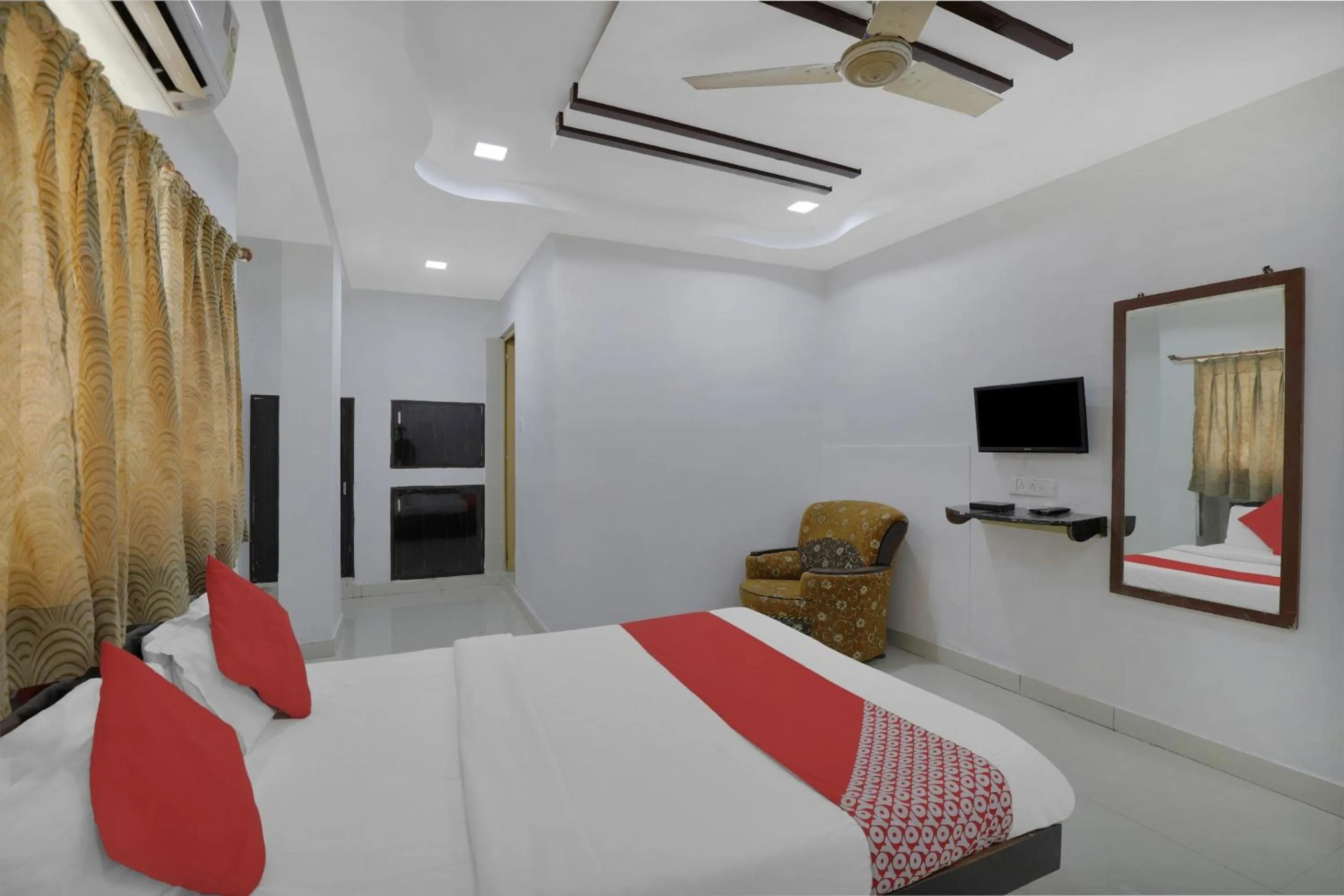 Bedroom, Bed in Hotel O Rudra Palace