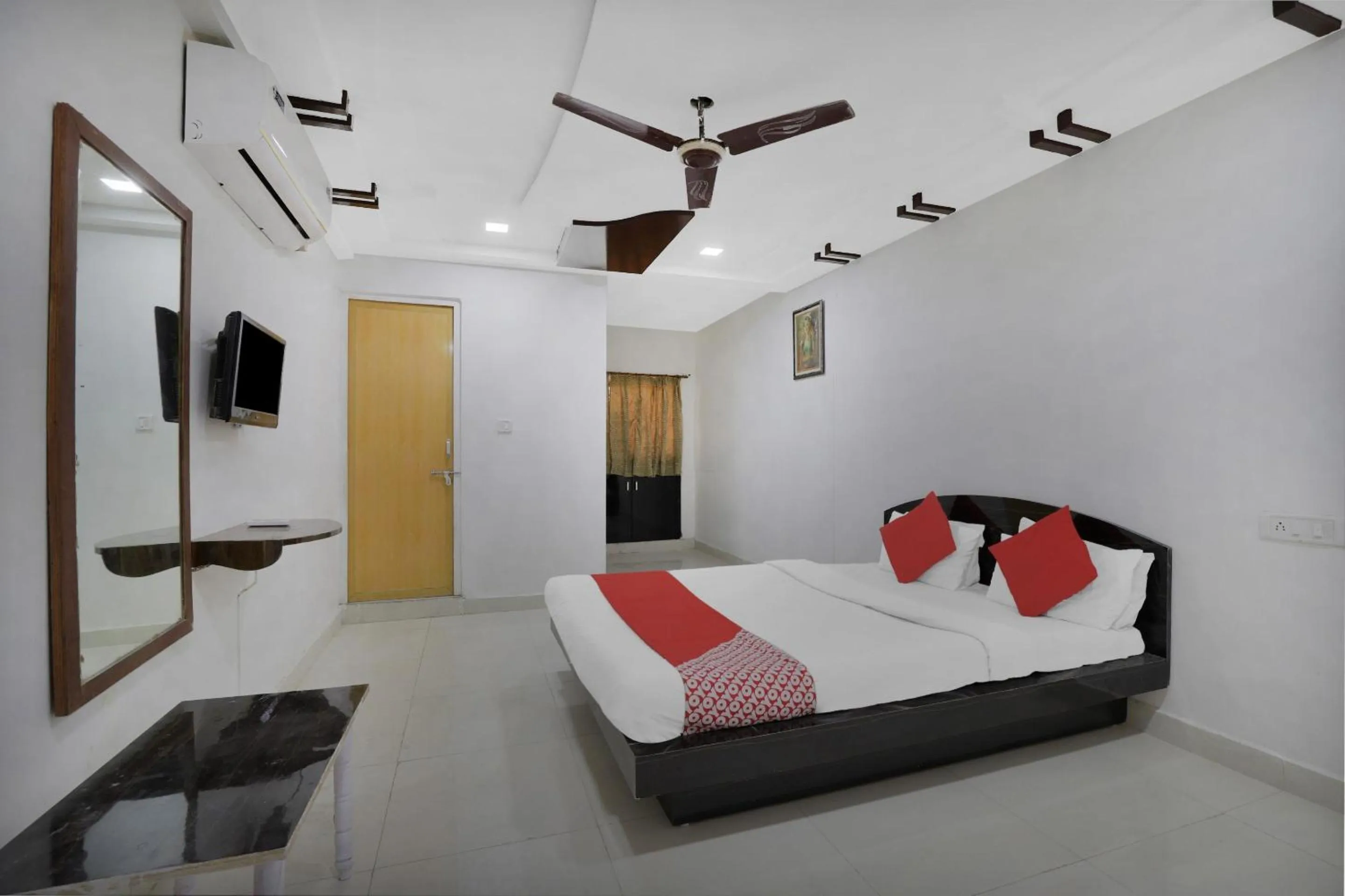 Bedroom, Bed in Hotel O Rudra Palace