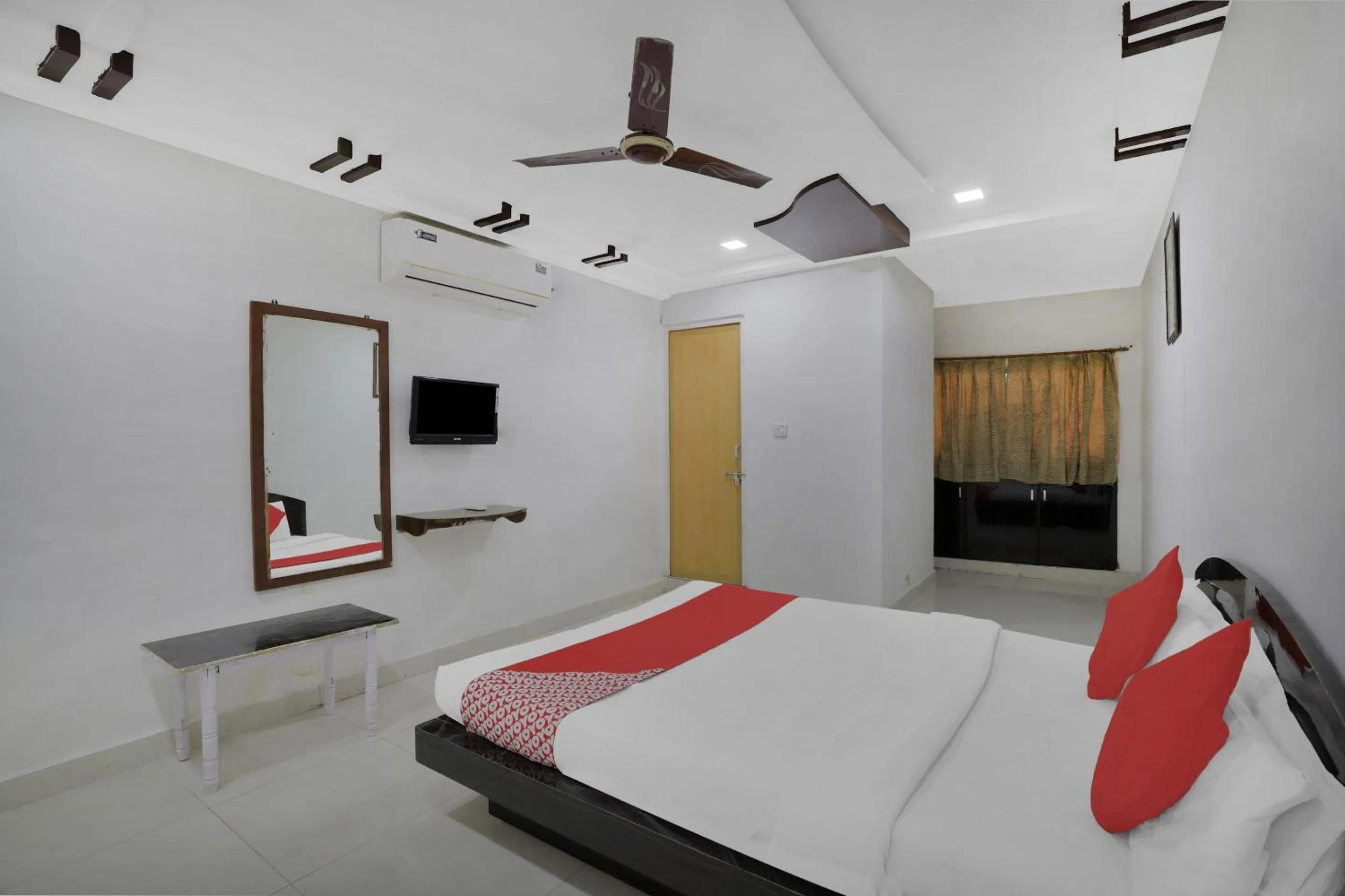 Bedroom, Bed in Hotel O Rudra Palace