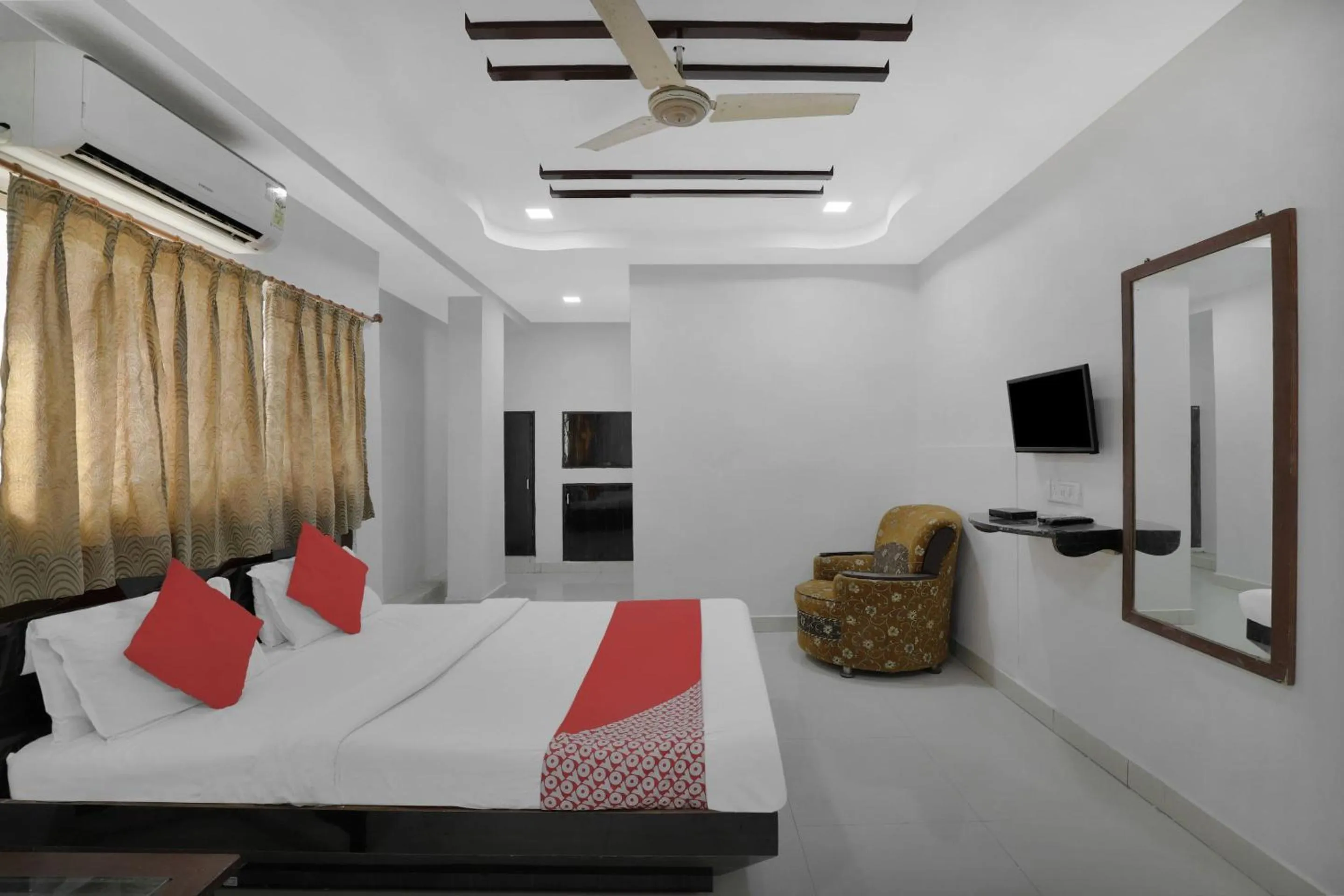 Bedroom, Bed in Hotel O Rudra Palace