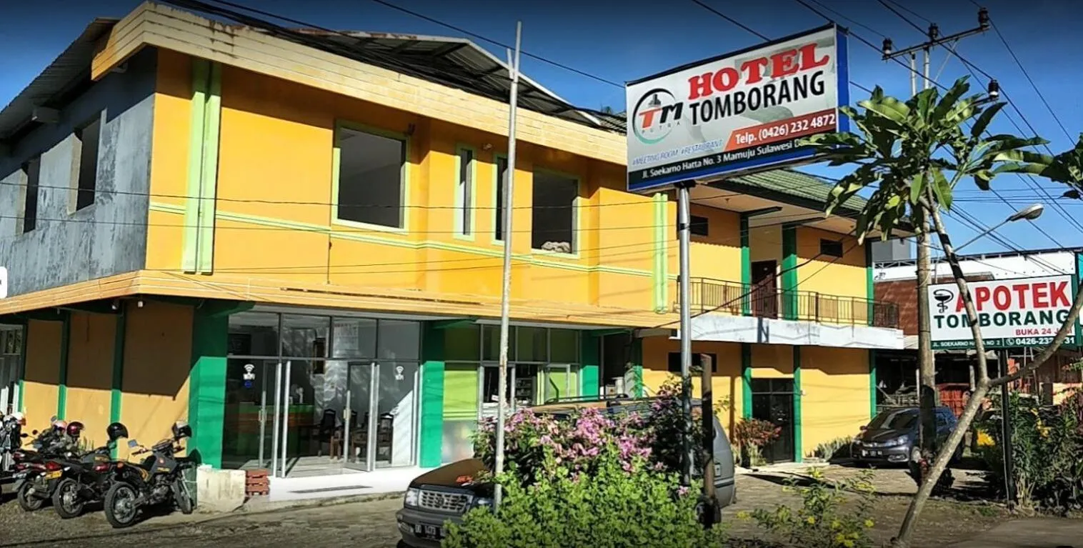 Facade/entrance in OYO 93411 Syariah Hotel Tomborang
