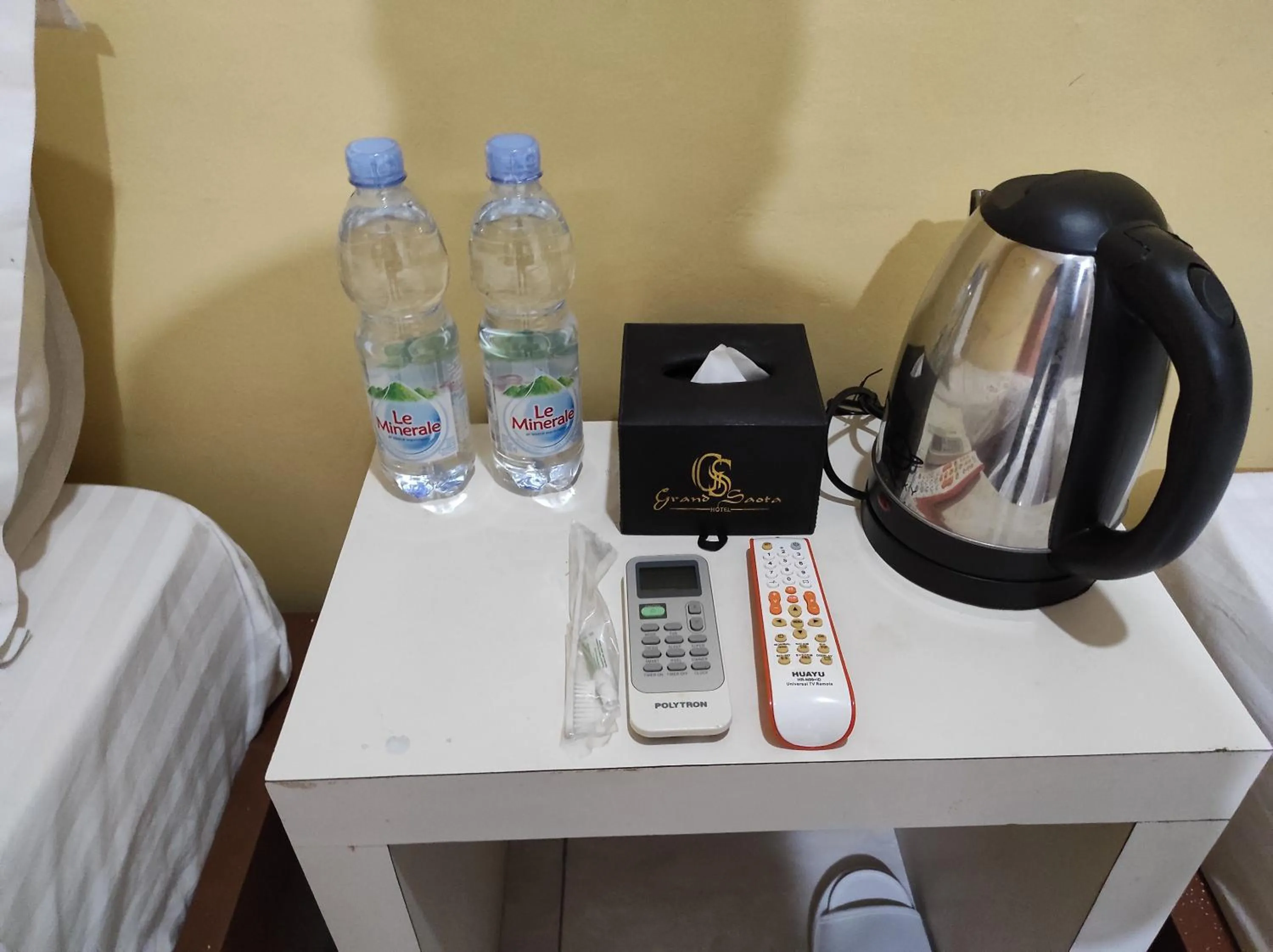 Bedroom in OYO 93411 Syariah Hotel Tomborang