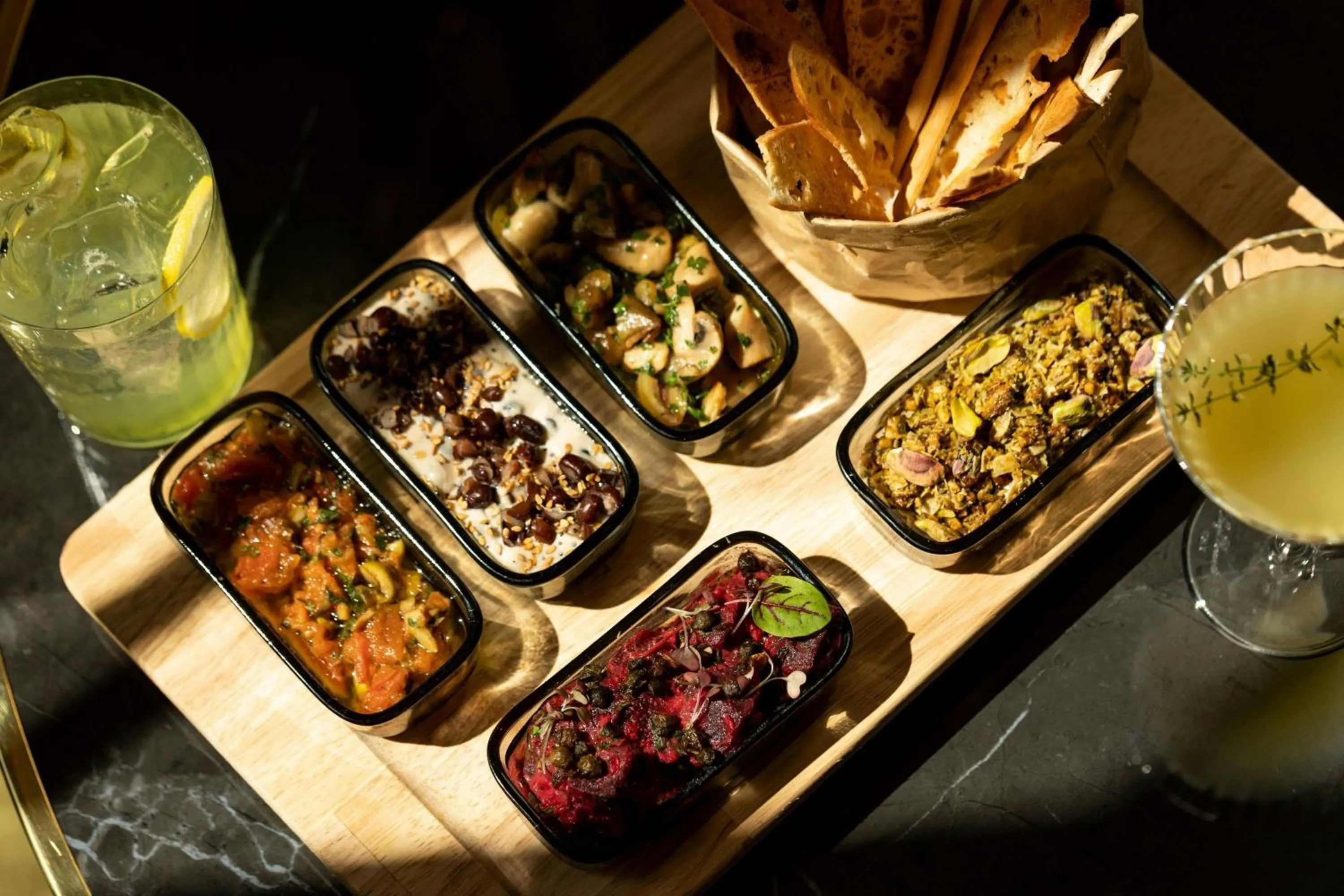 Restaurant/places to eat in Sapphire House Antwerp, Autograph Collection