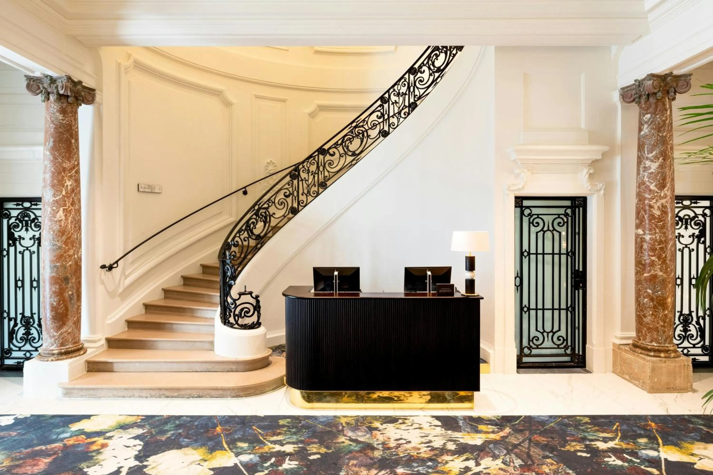 Lobby or reception in Sapphire House Antwerp, Autograph Collection