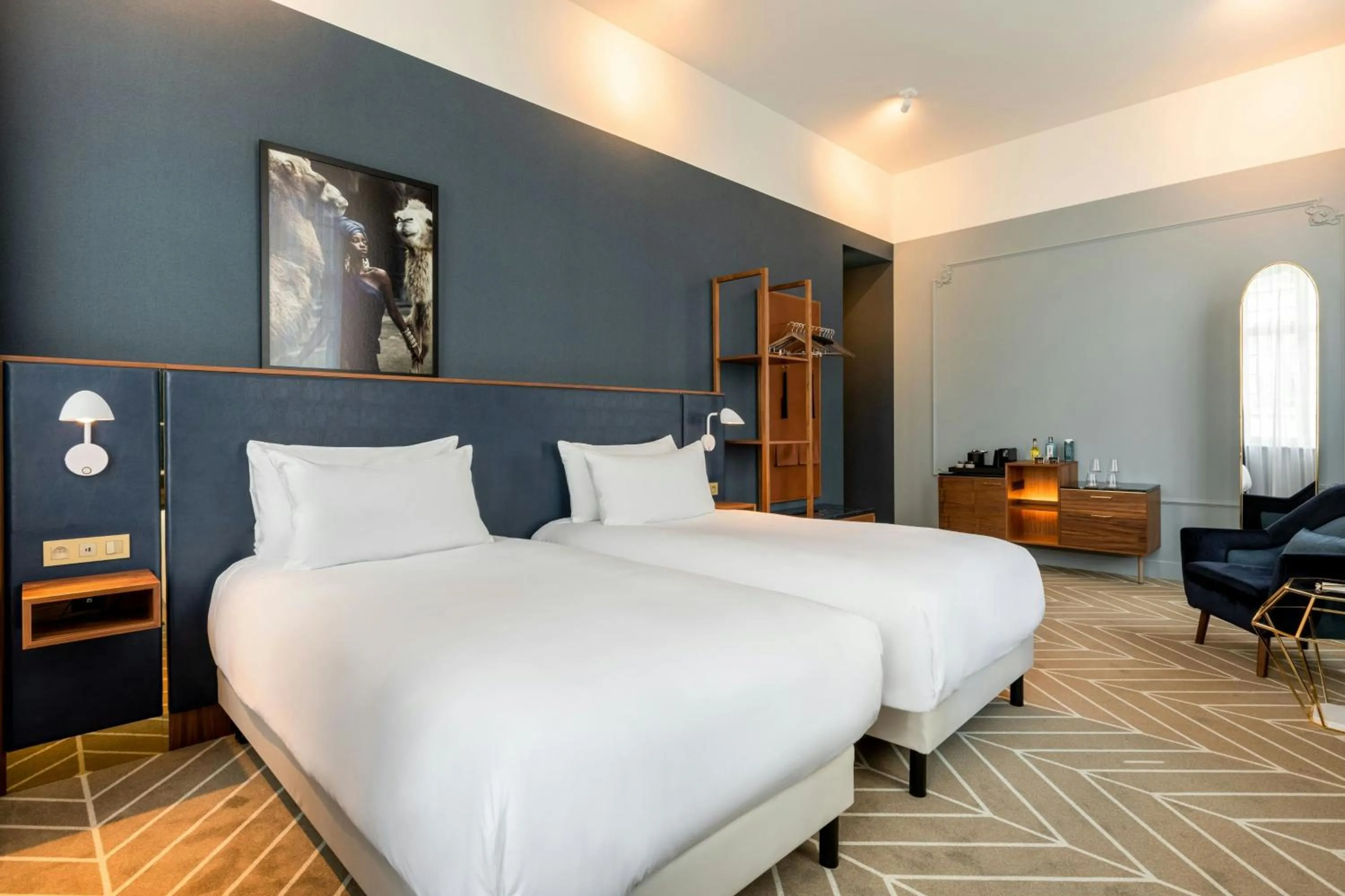 Photo of the whole room, Bed in Sapphire House Antwerp, Autograph Collection