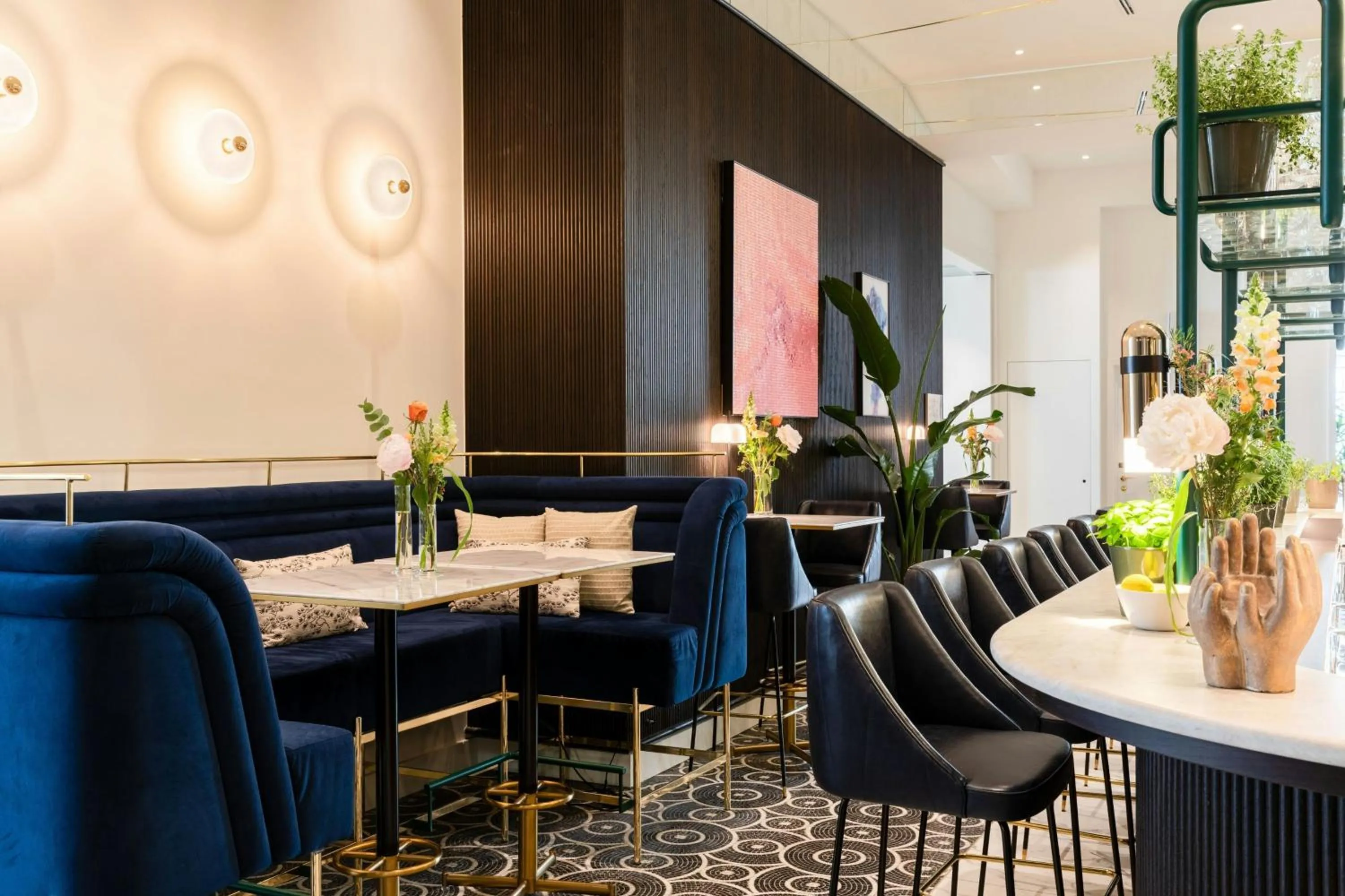 Lounge or bar in Sapphire House Antwerp, Autograph Collection