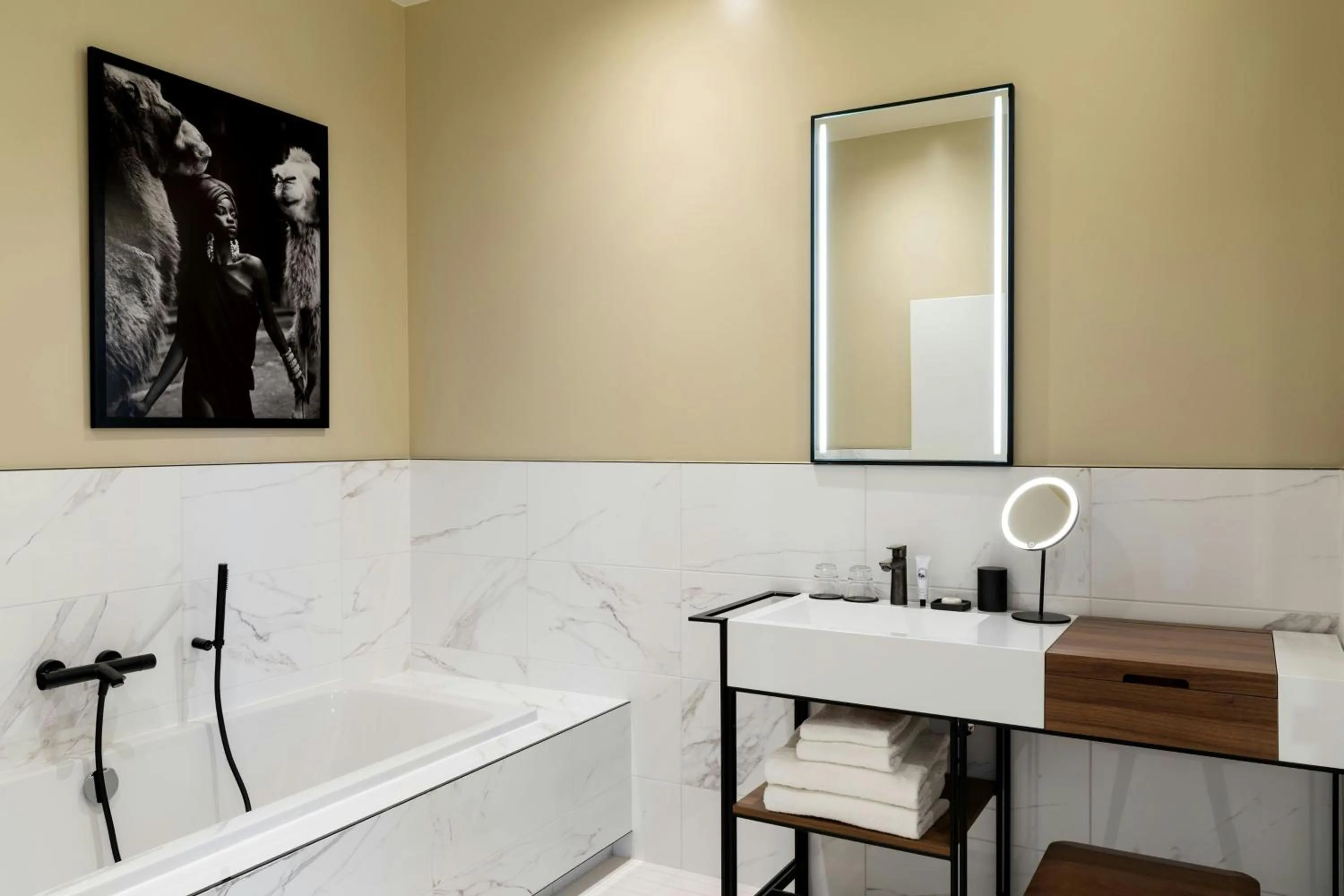 Bathroom in Sapphire House Antwerp, Autograph Collection