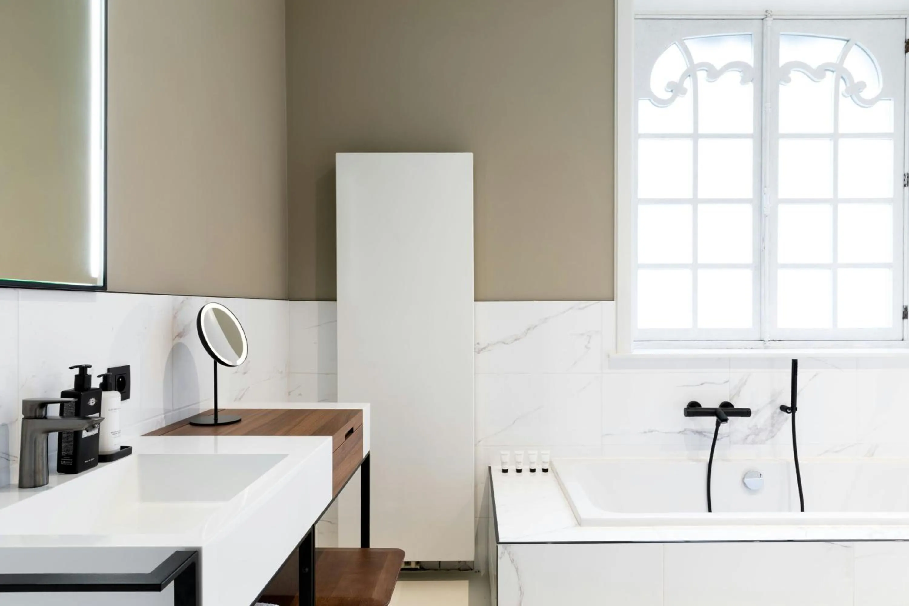 Bathroom in Sapphire House Antwerp, Autograph Collection