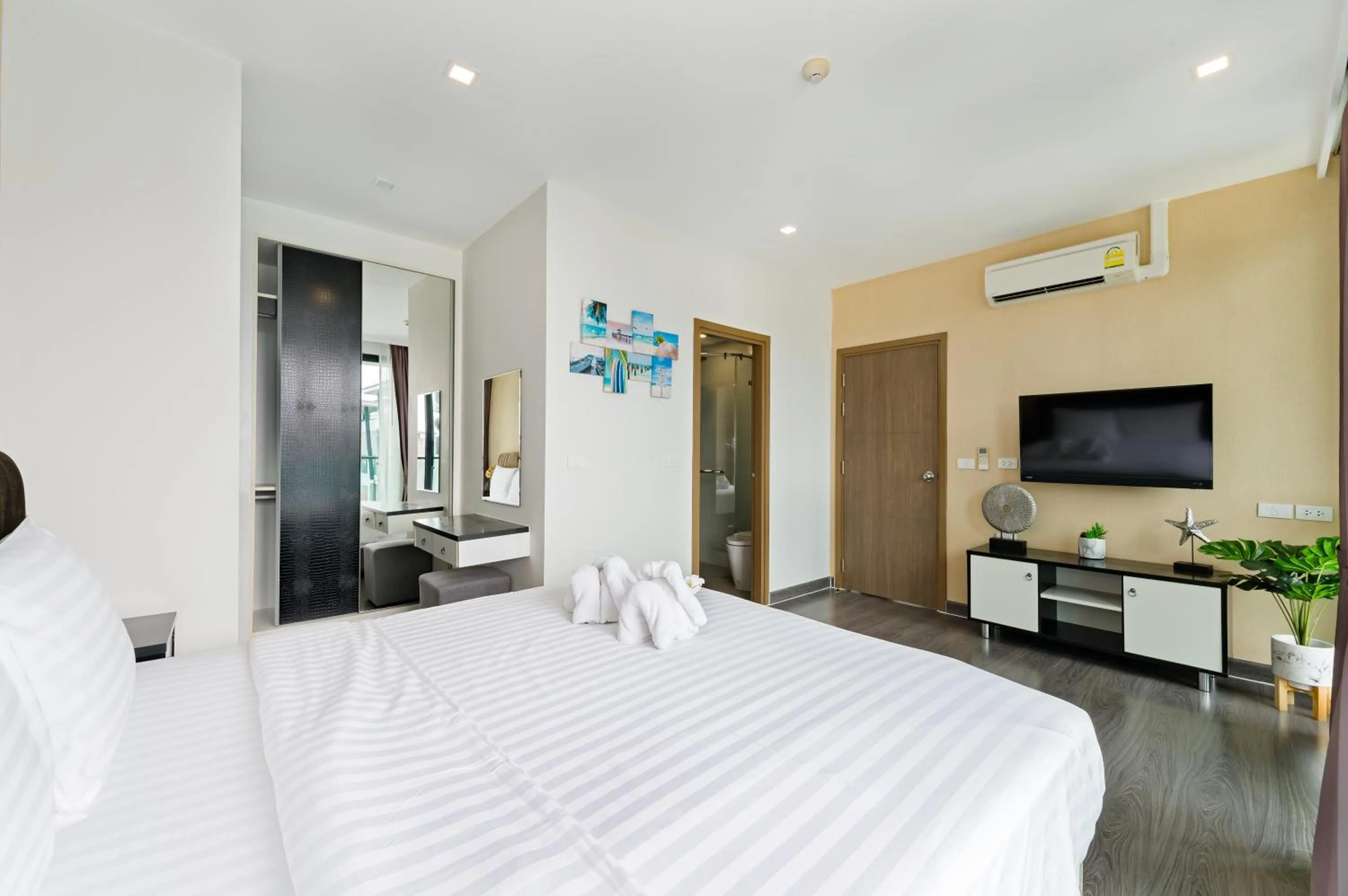 Bed in Wyndham Phuket Airport