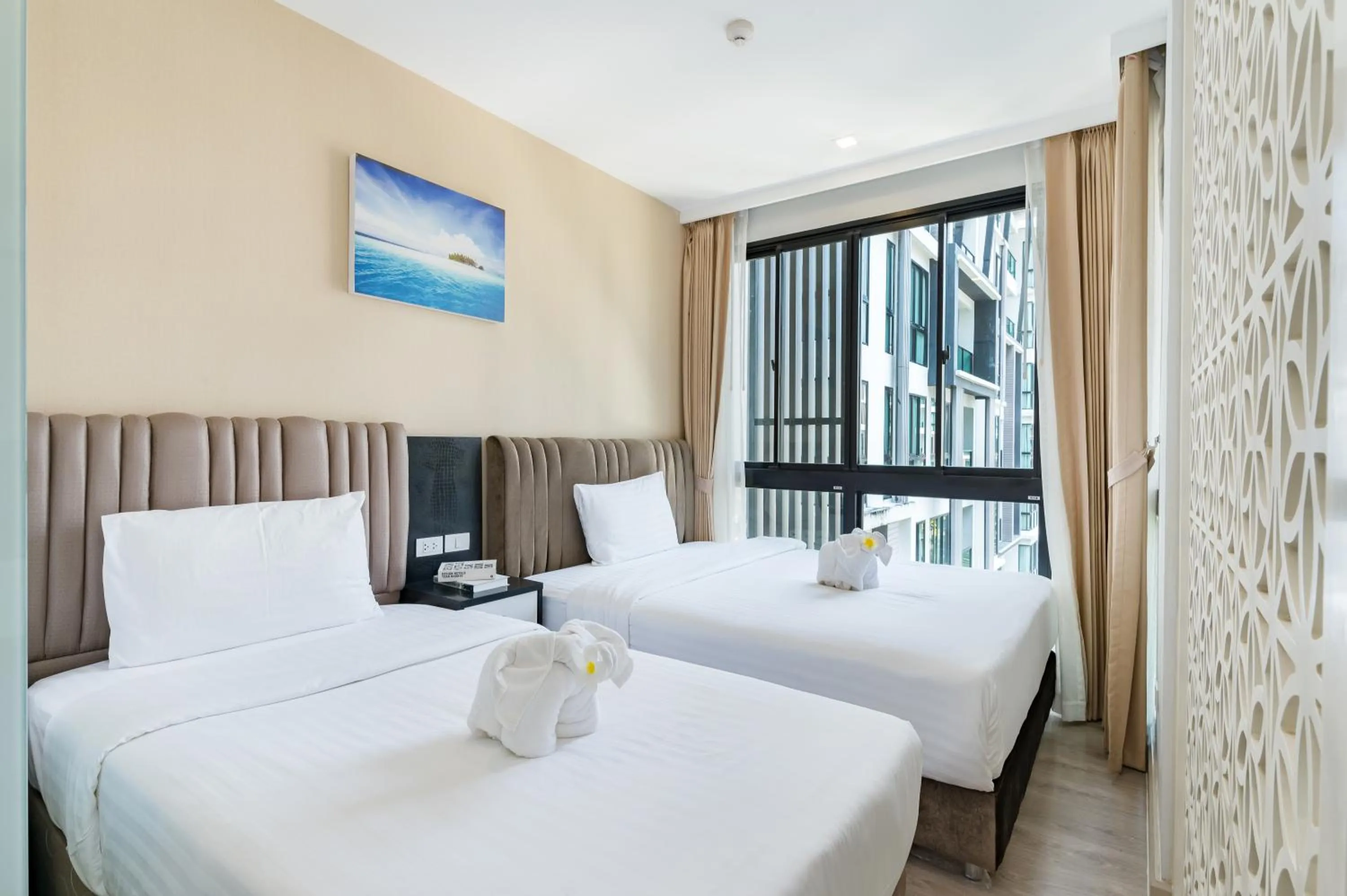 Bed in Wyndham Phuket Airport