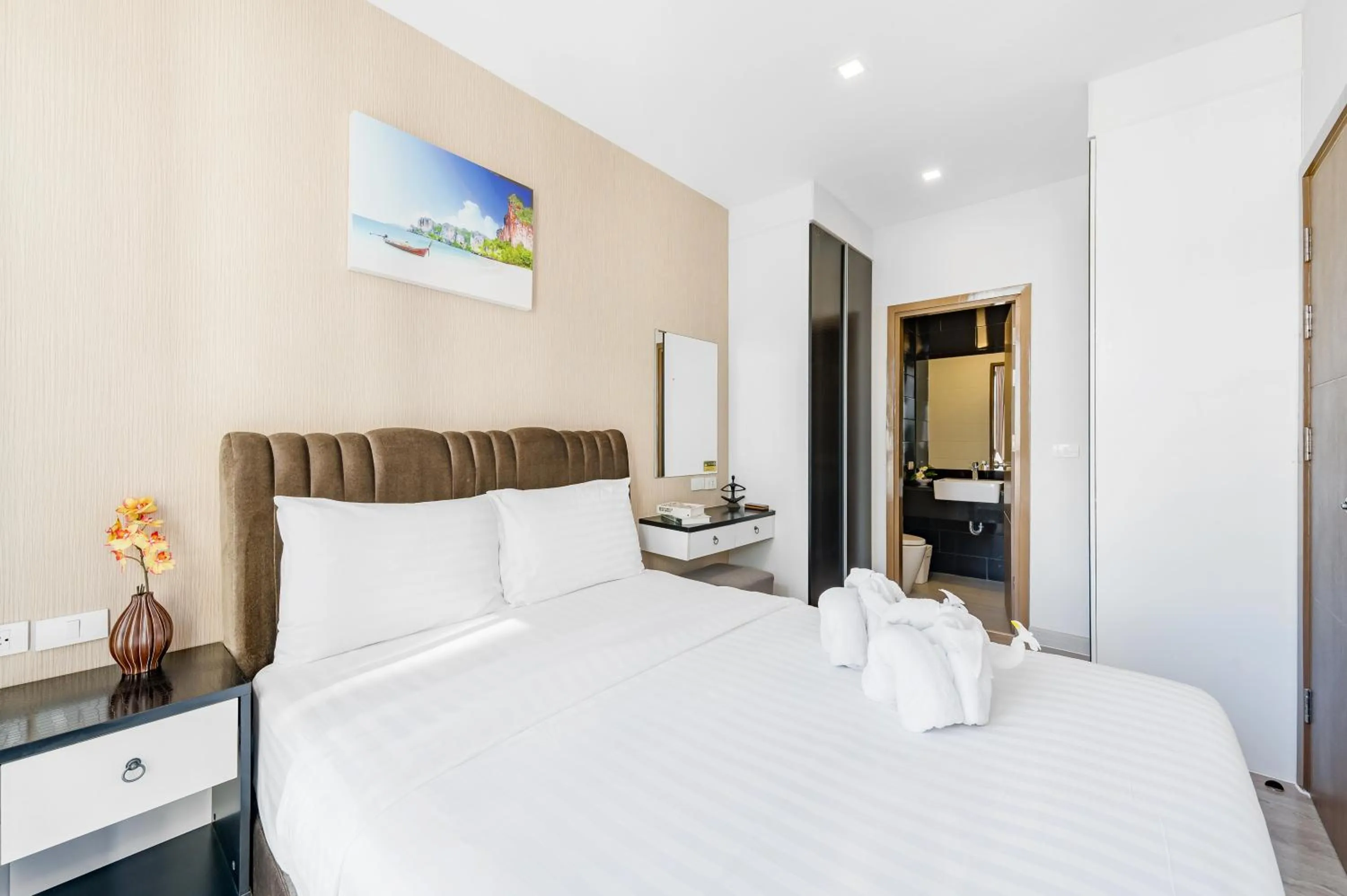 Bed in Wyndham Phuket Airport