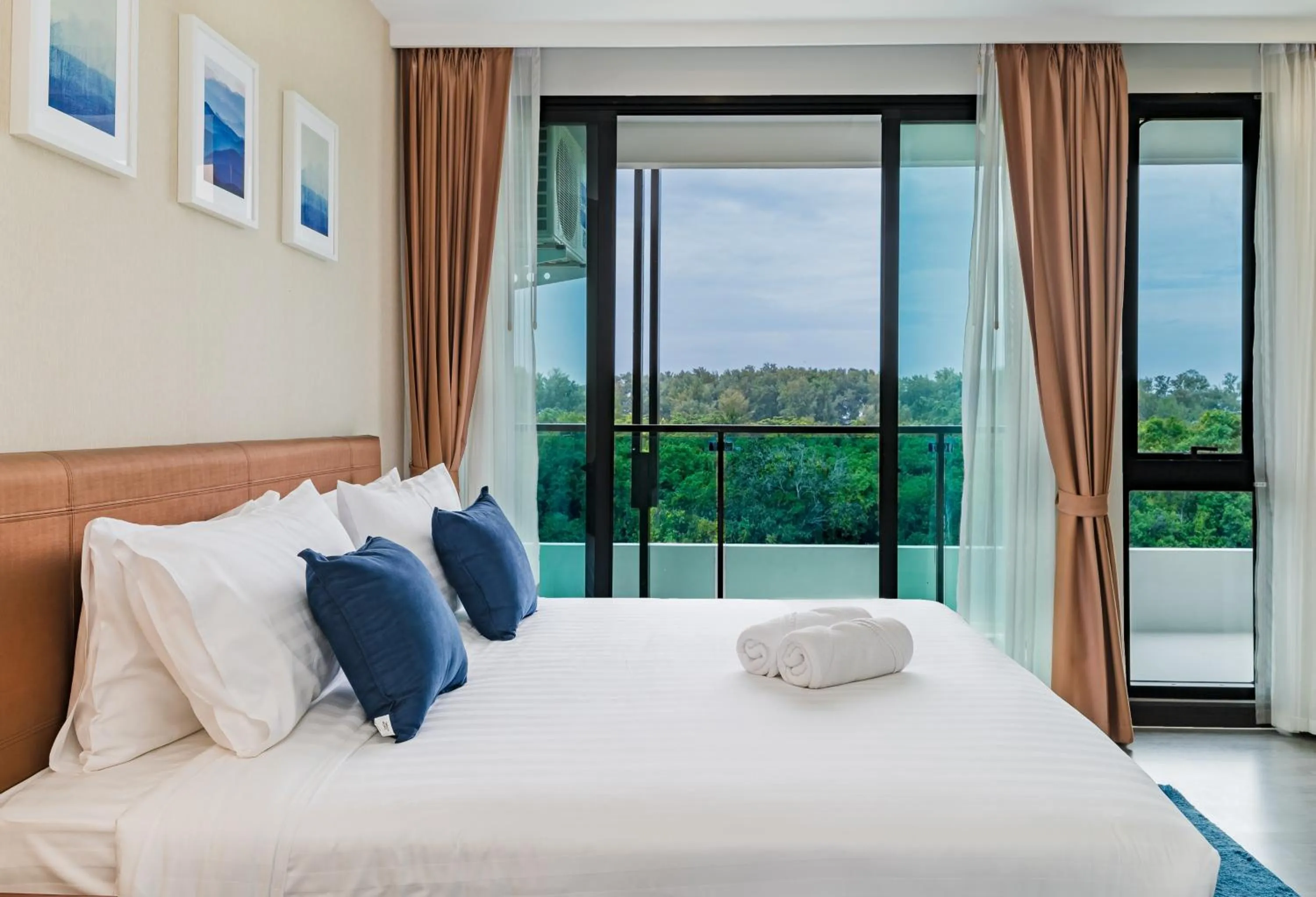 Bedroom, Bed in Wyndham Phuket Airport