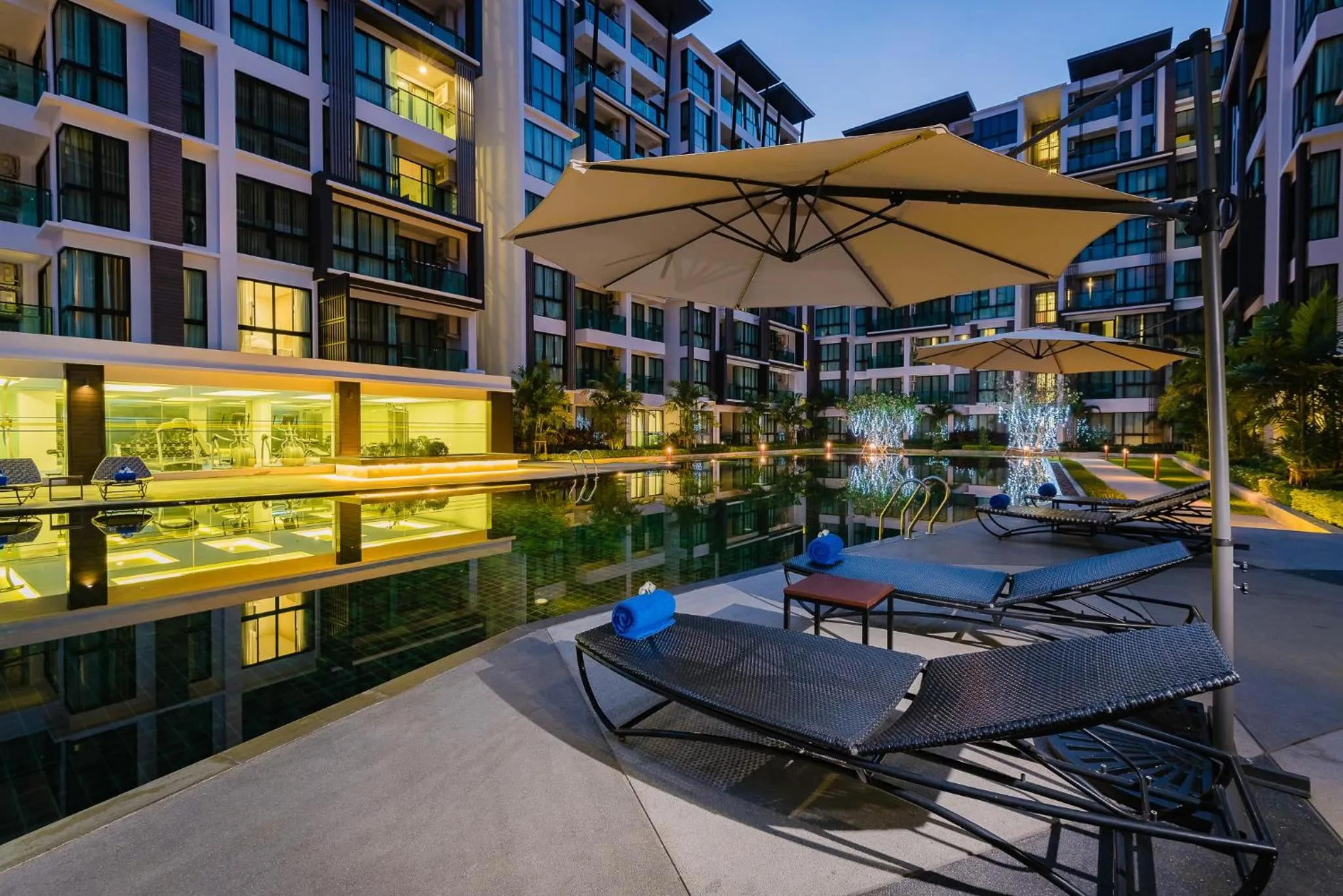Swimming pool in Wyndham Phuket Airport