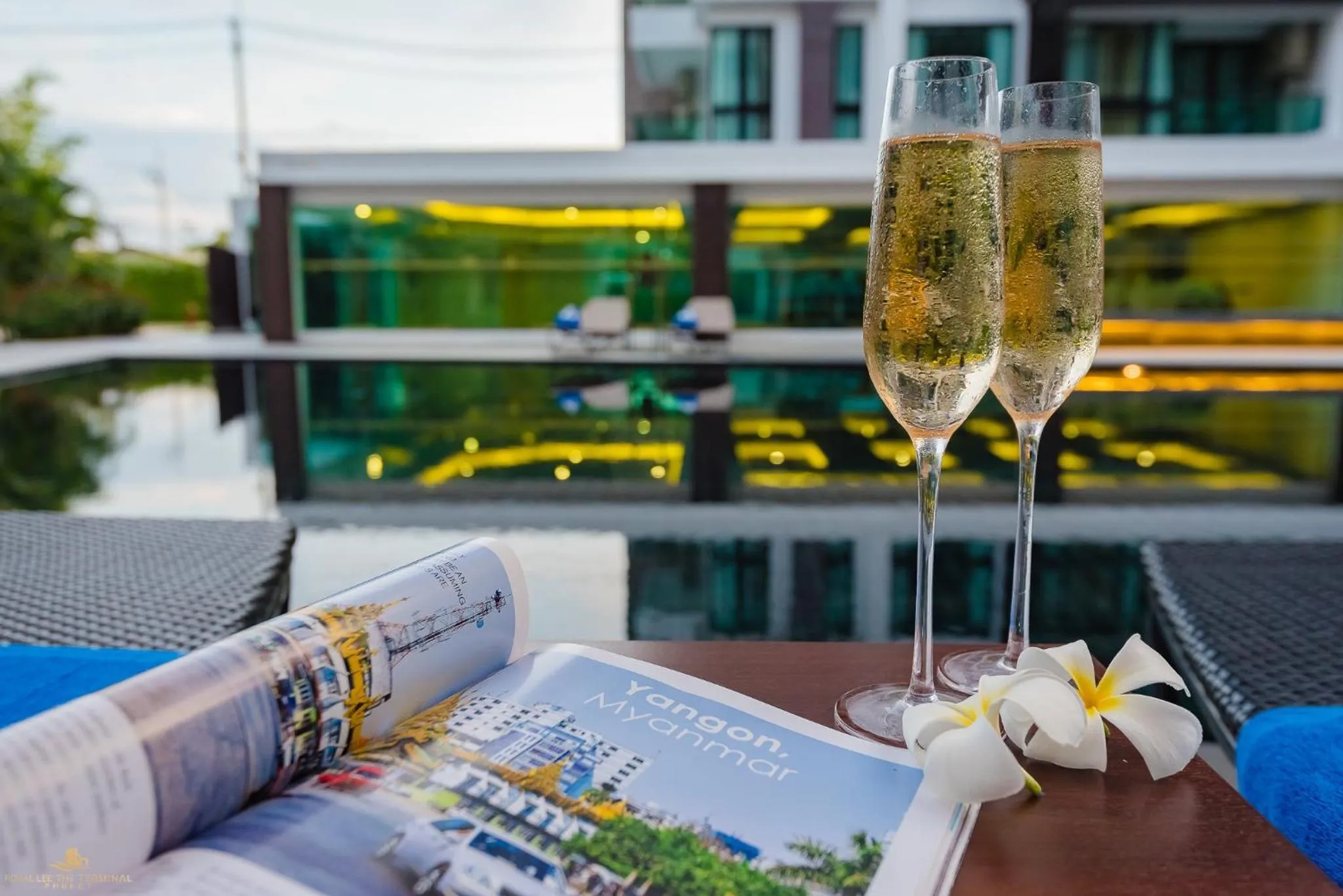 Swimming pool in Wyndham Phuket Airport