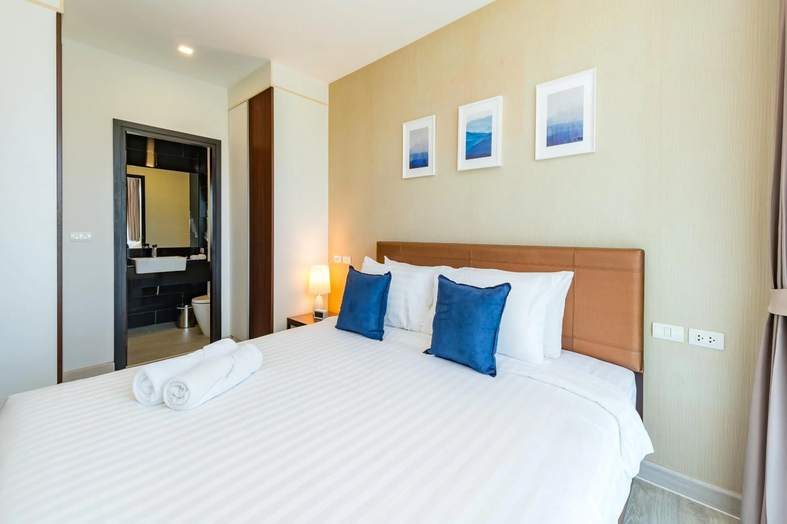 Bed in Wyndham Phuket Airport