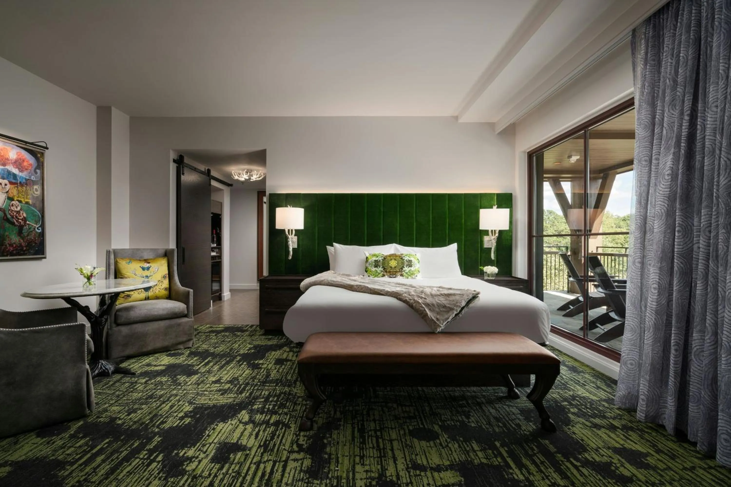 Photo of the whole room, Bed in Grand Bohemian Lodge Greenville, Autograph Collection