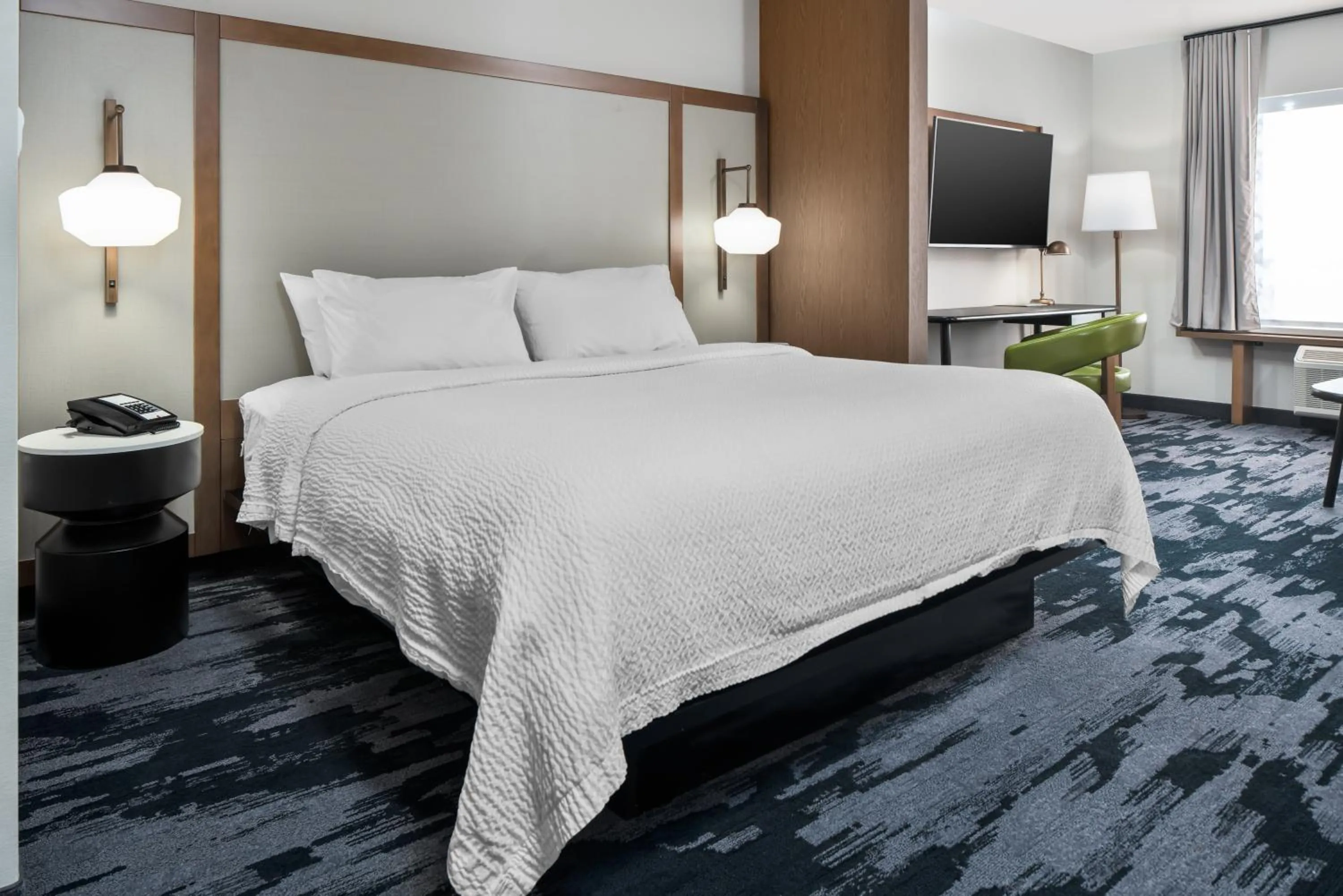 Bed in Fairfield by Marriott Inn & Suites Ashtabula