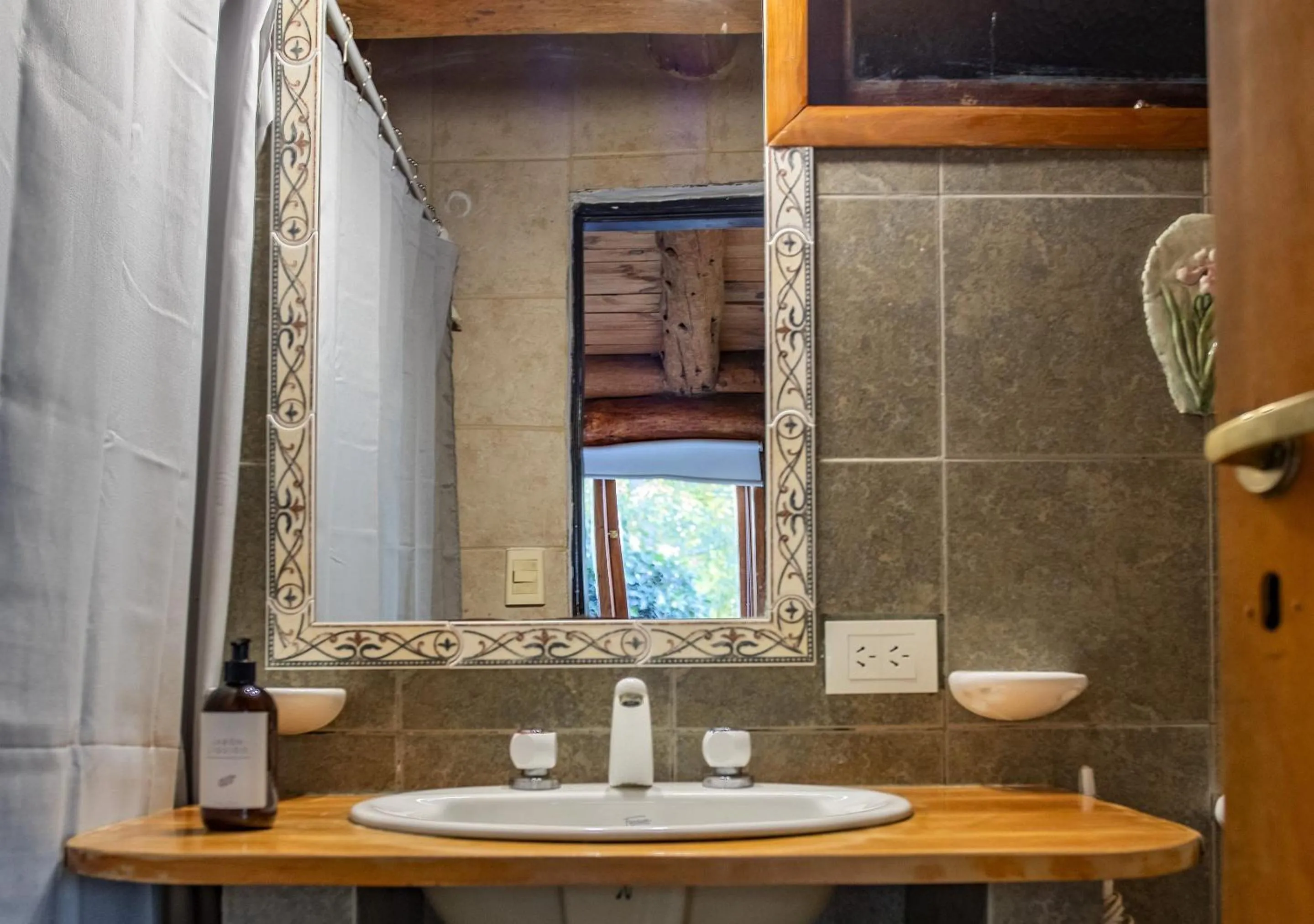 Bathroom in Ruma Andina by DOT Cabana