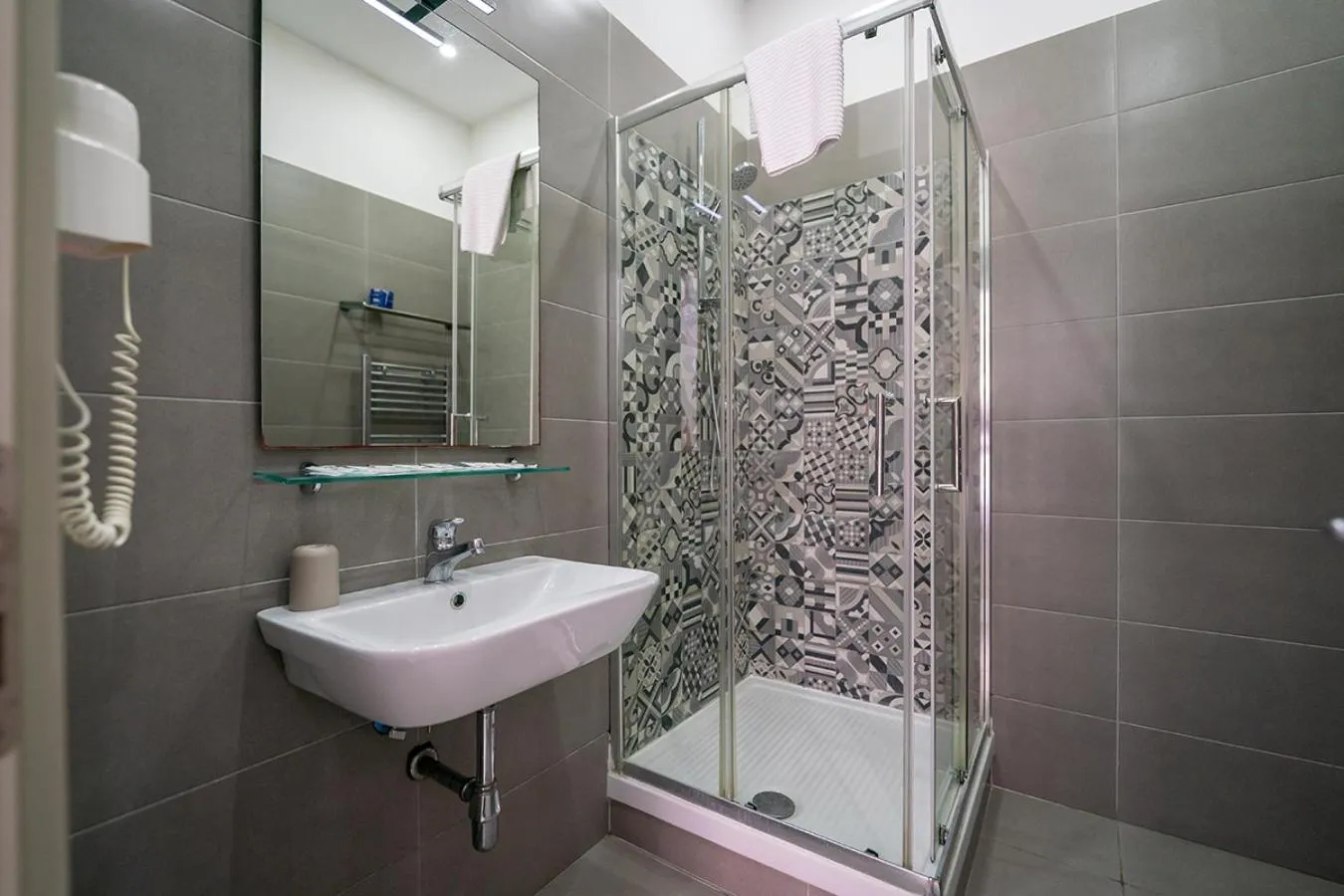 Shower in Royal H Umberto I, Napoli Centro, by ClaPa Group