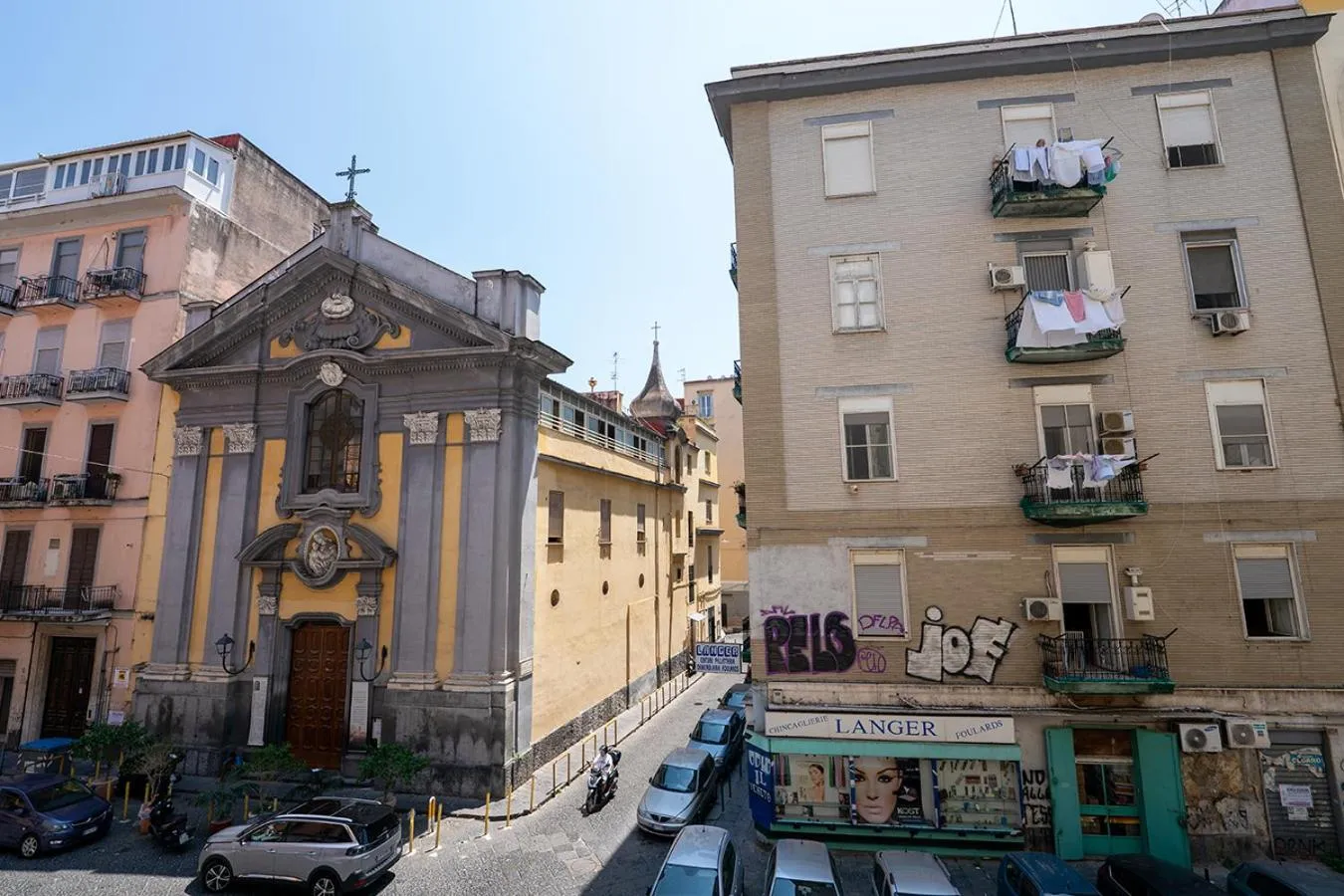 Property building in Royal H Umberto I, Napoli Centro, by ClaPa Group