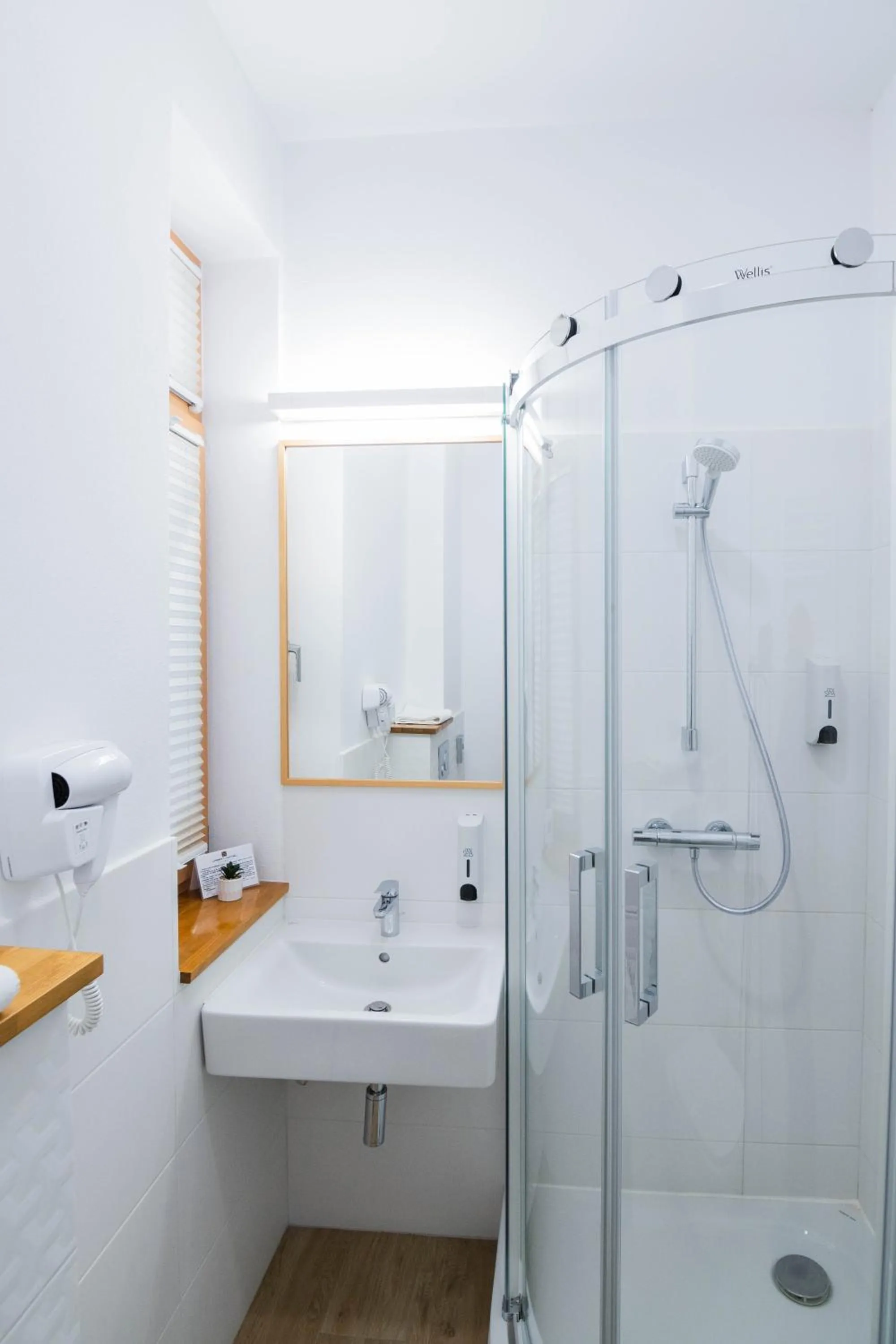 Shower in Hotel Urban