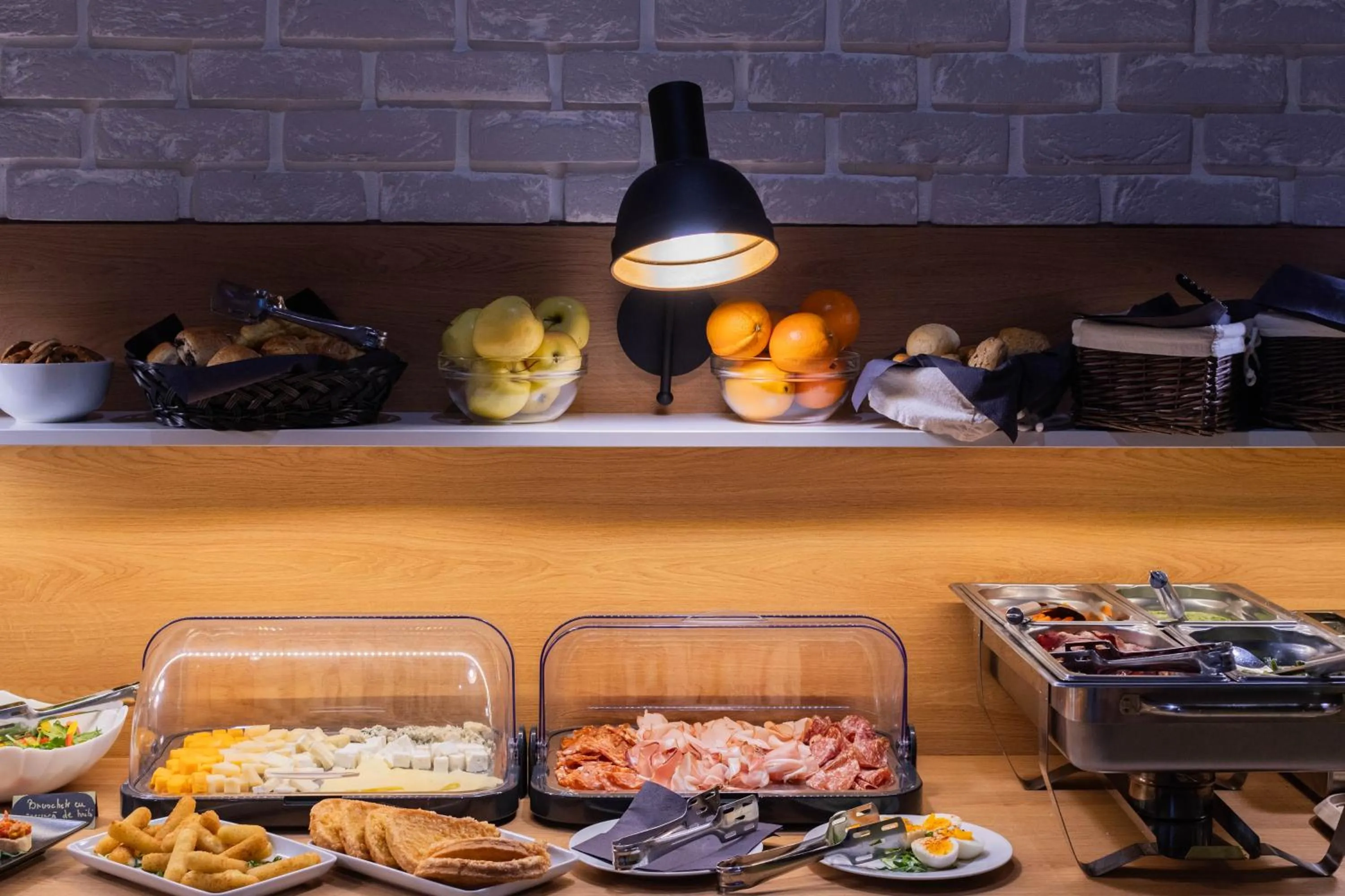 Restaurant/places to eat in Hotel Urban