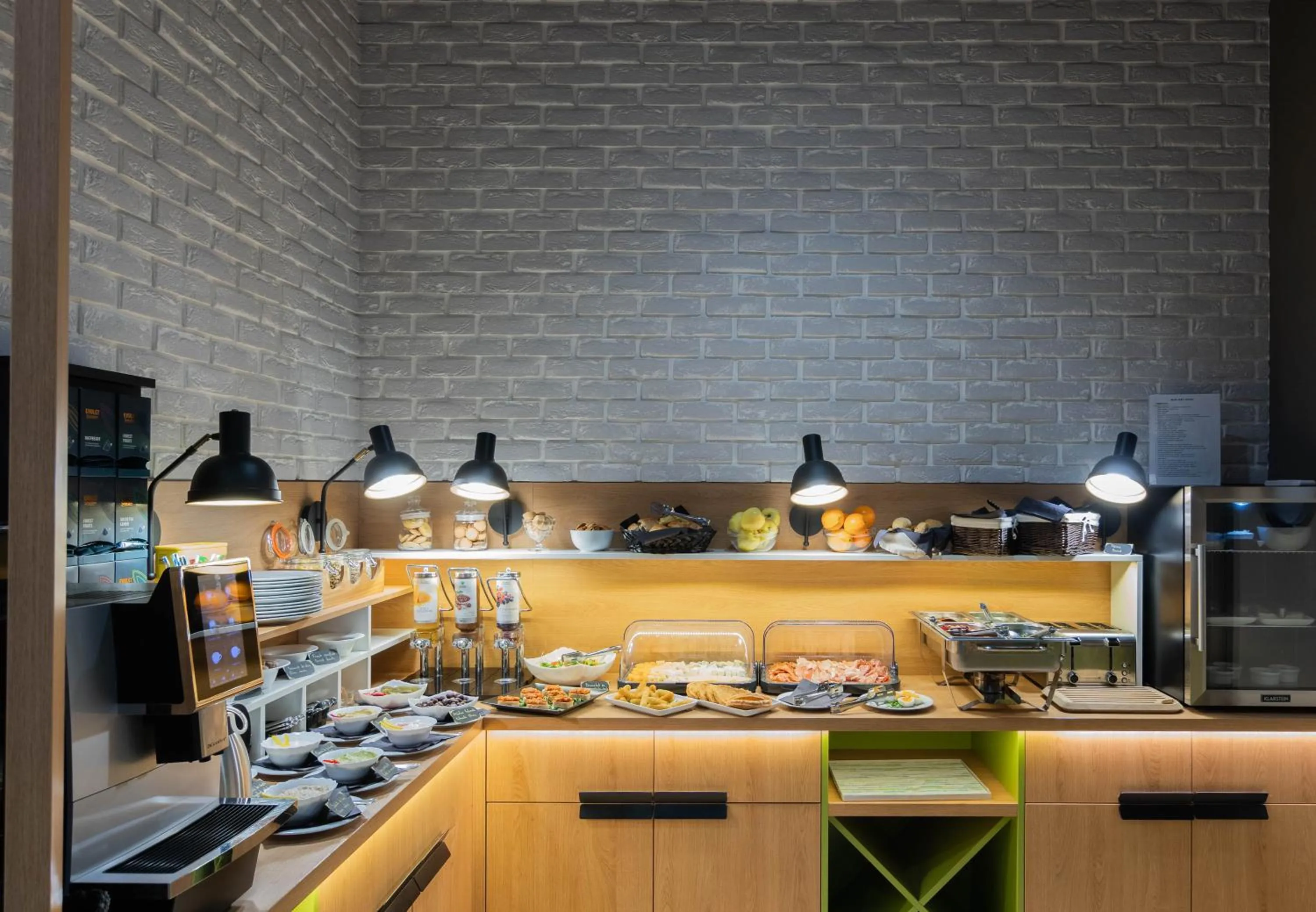 Restaurant/places to eat in Hotel Urban