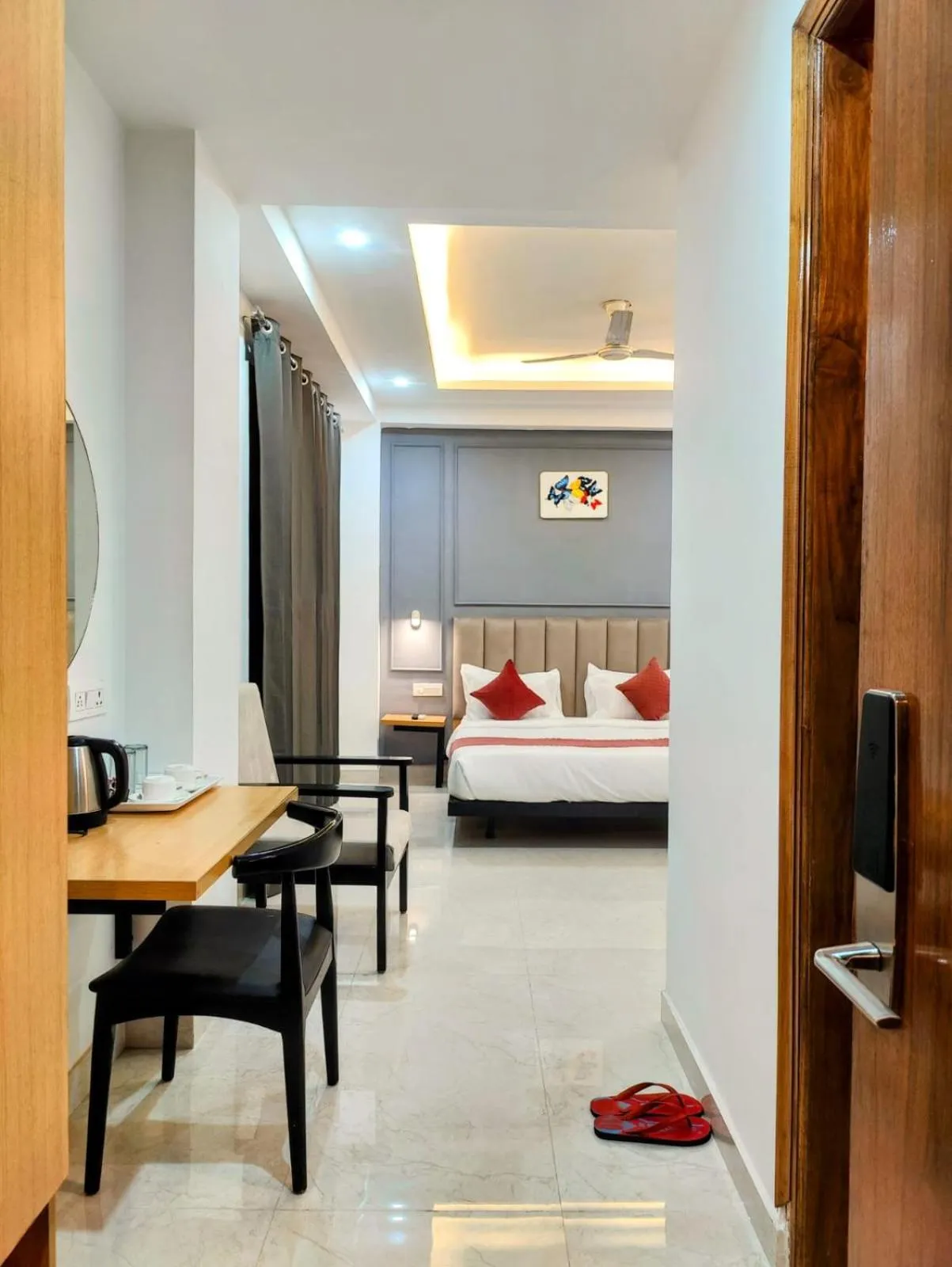 Bed in Hotel Mavens White Artemis Hospital Road Sector 52 Gurgaon